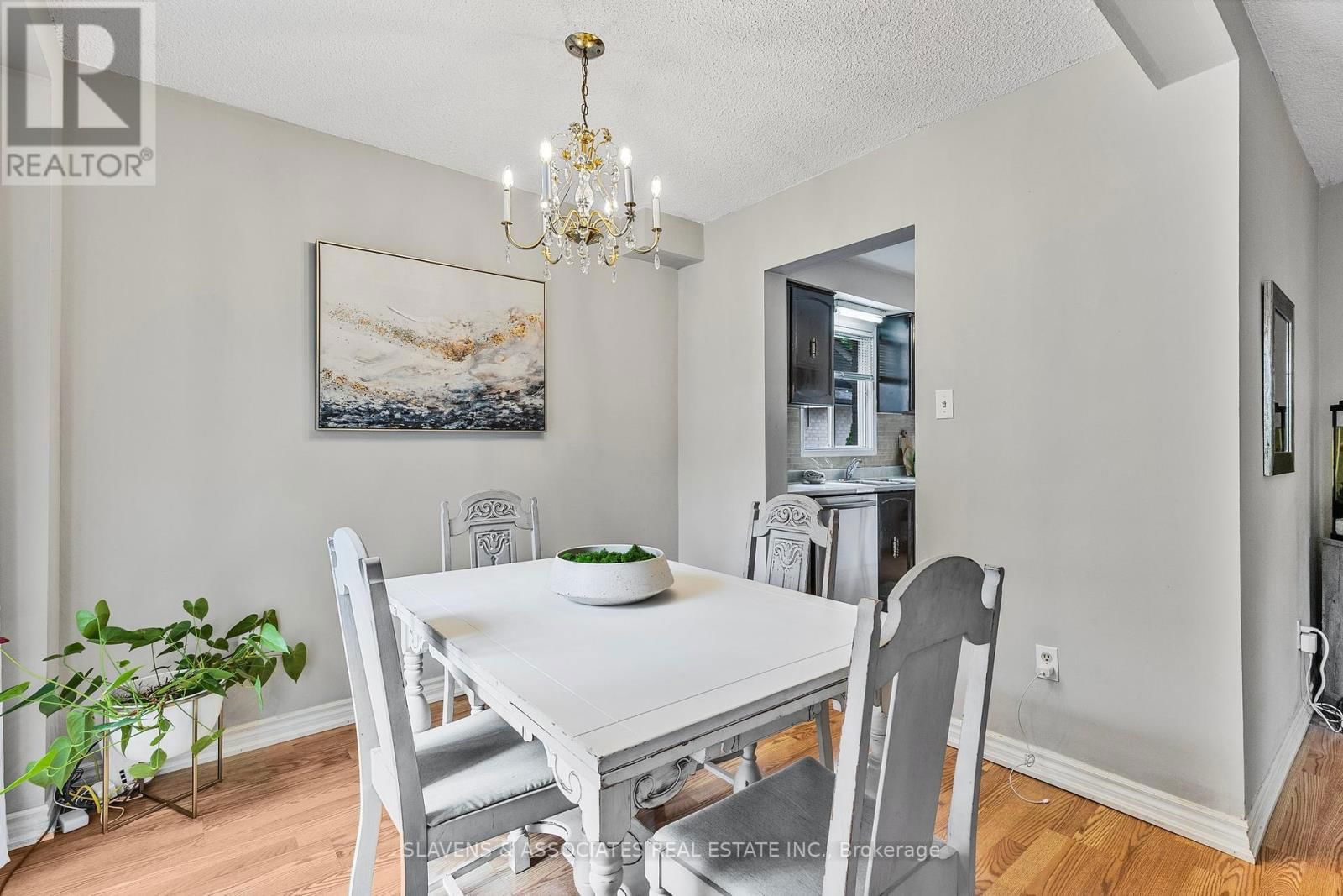 37 VODDEN STREET WEST Image 11
