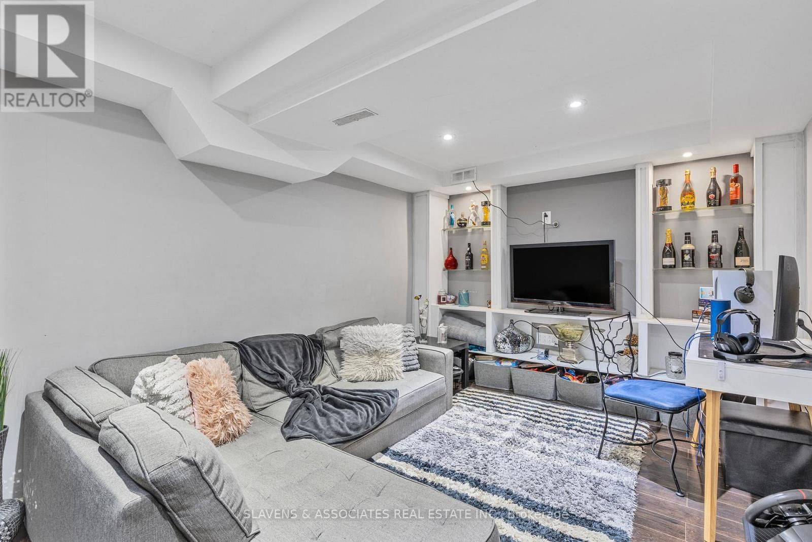 37 VODDEN STREET WEST Image 29