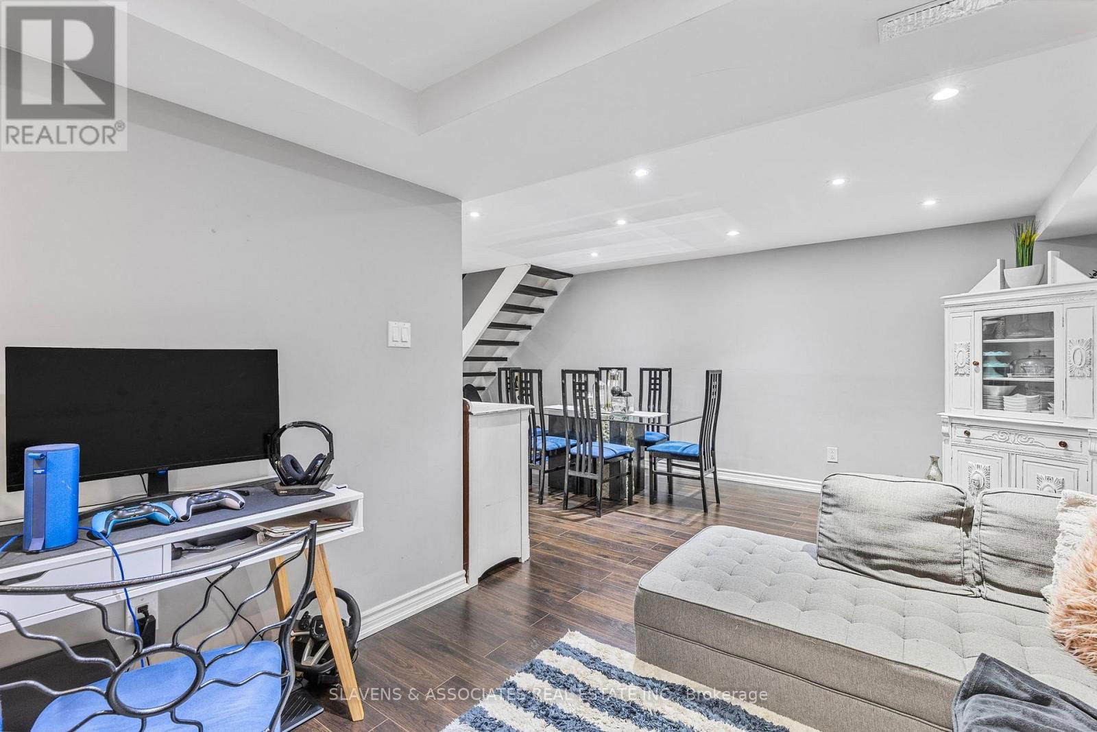 37 VODDEN STREET WEST Image 30