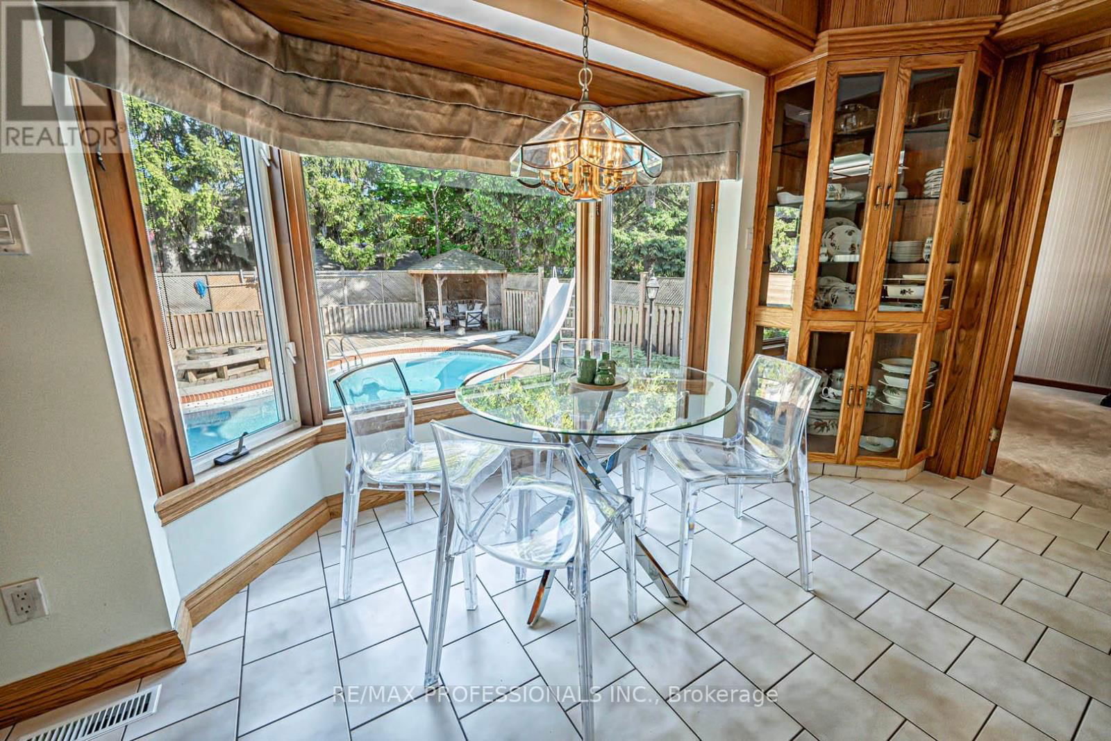 302 LENEL COURT Image 10