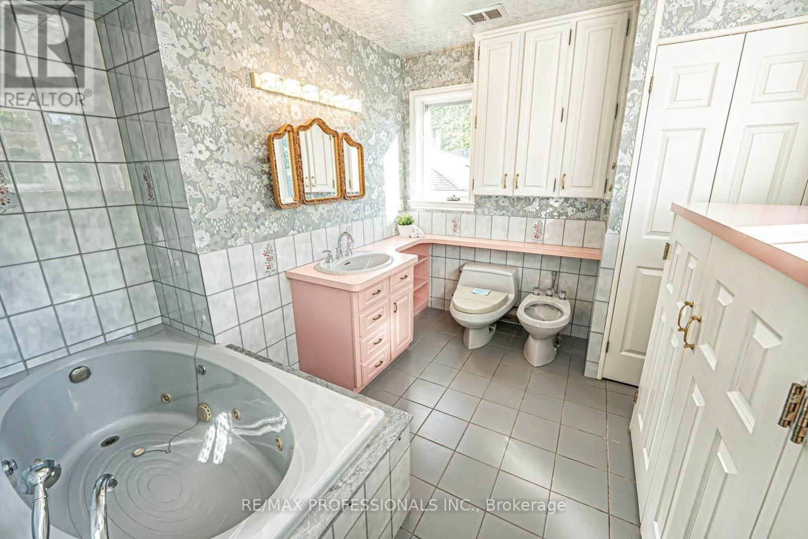302 LENEL COURT Image 17