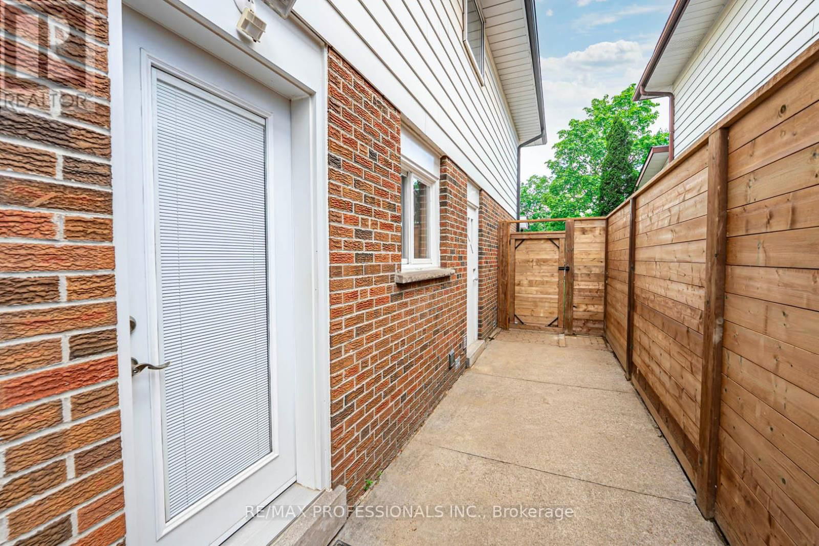 302 LENEL COURT Image 32