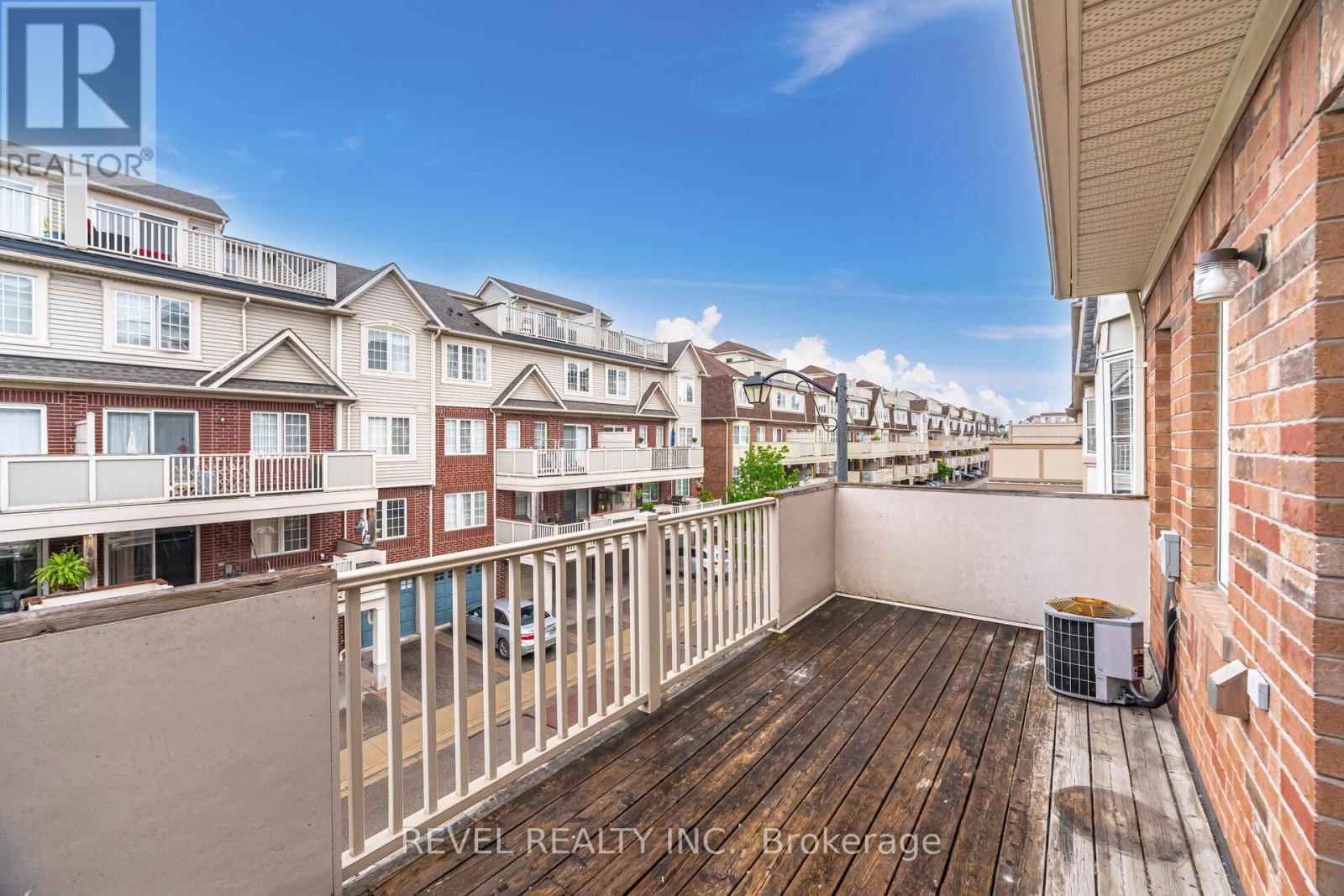 2 - 724 NEIGHBOURHOOD CIRCLE Image 12