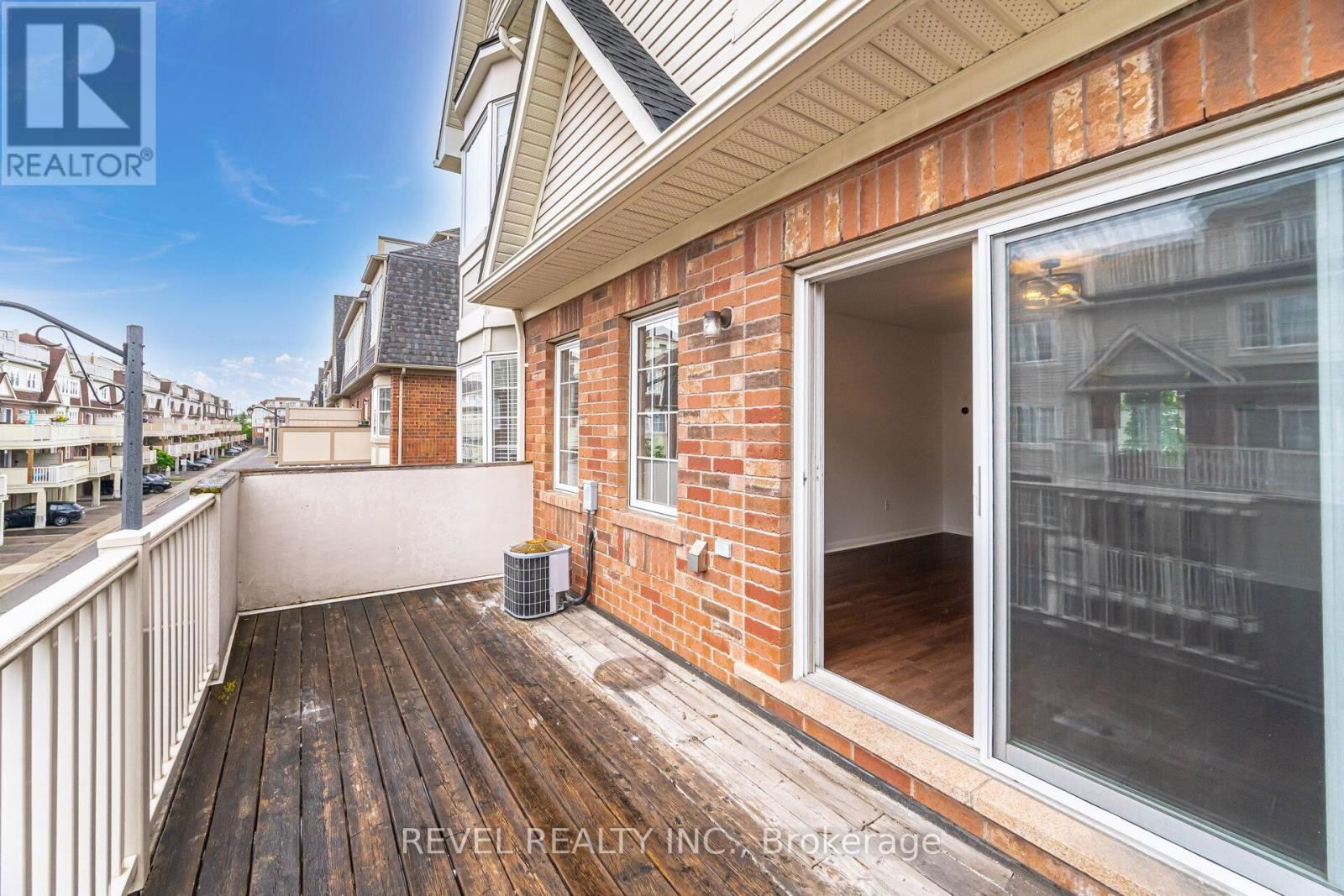 2 - 724 NEIGHBOURHOOD CIRCLE Image 13