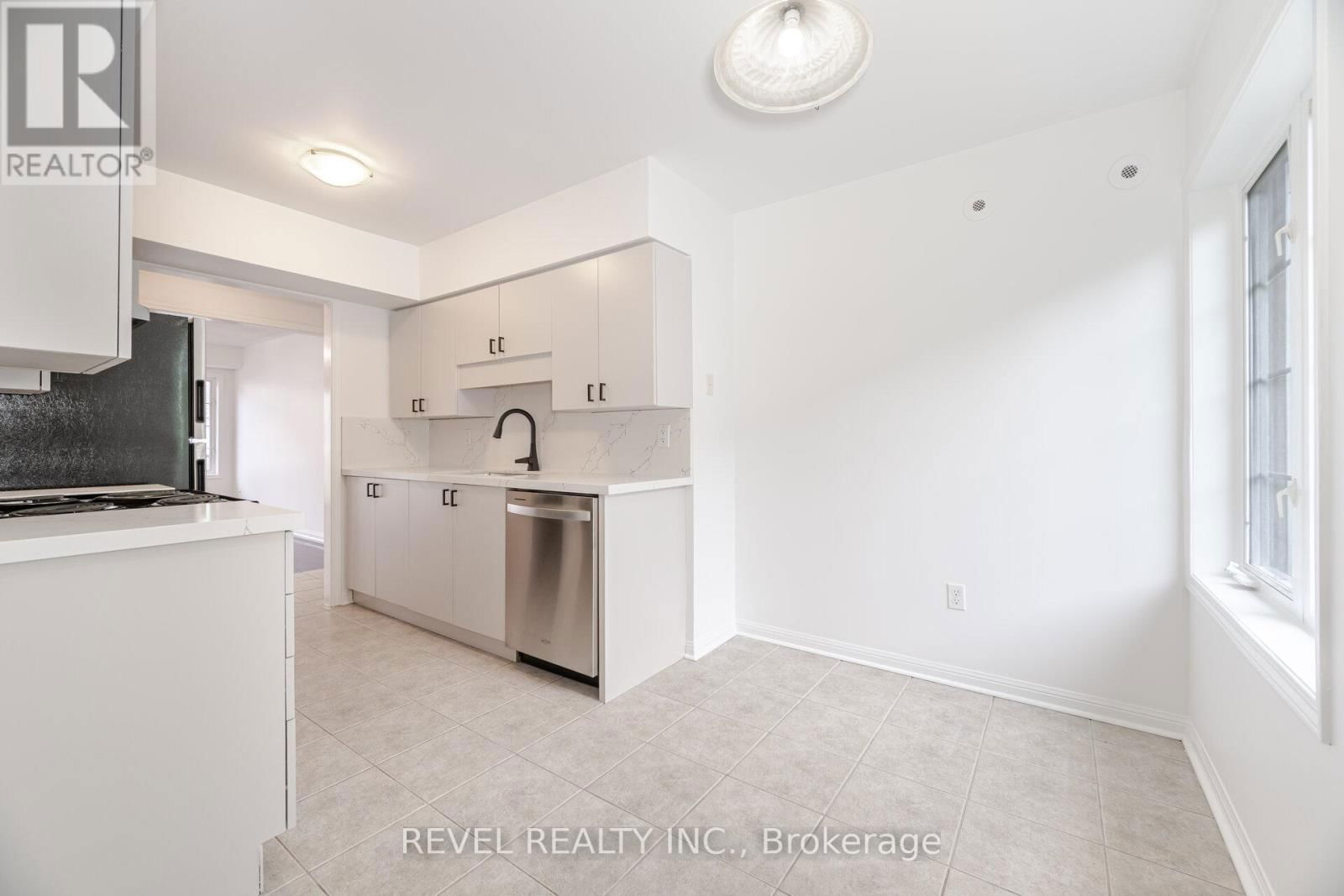 2 - 724 NEIGHBOURHOOD CIRCLE Image 6