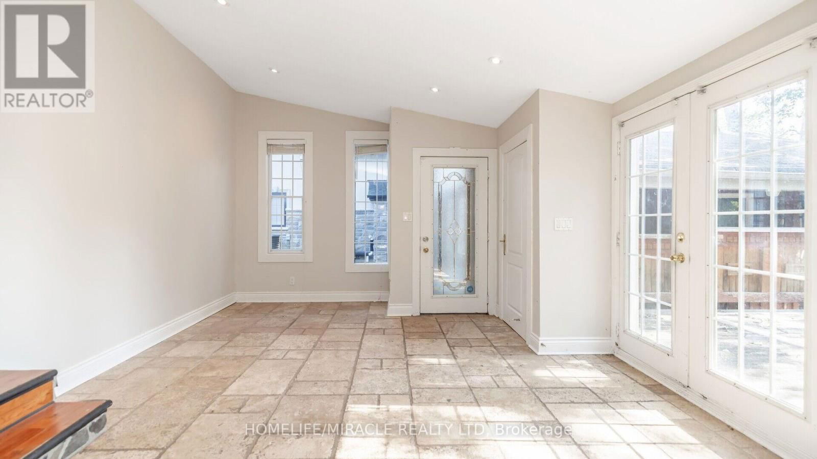 112 TROY STREET Image 30