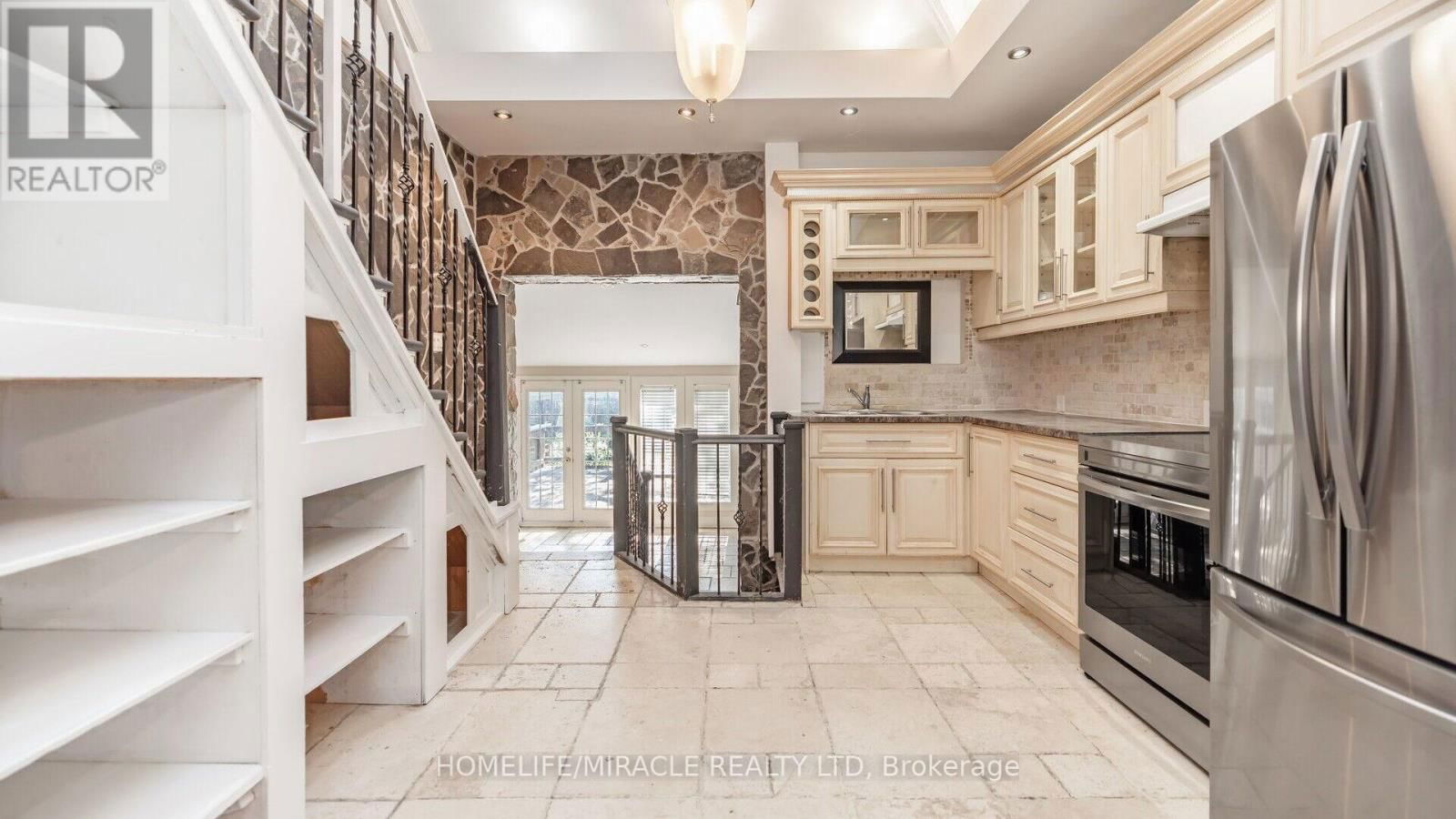 112 TROY STREET Image 9