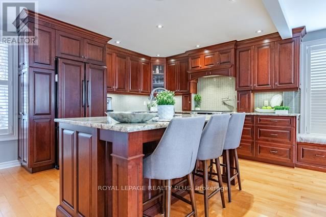 146 CHURCHILL ROAD NORTH Image 3