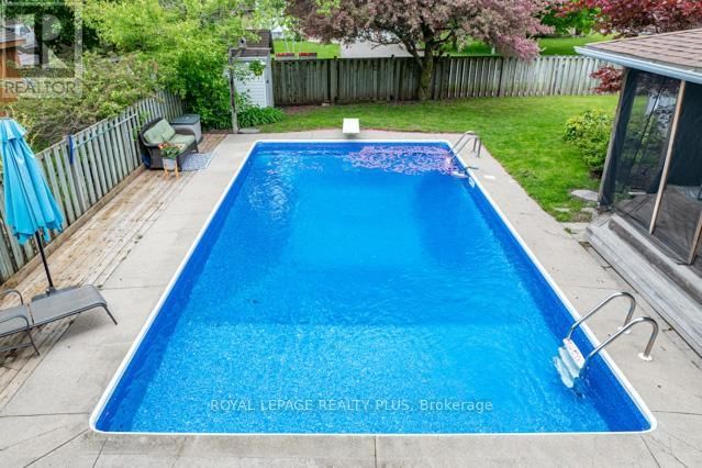 146 CHURCHILL ROAD NORTH Image 9