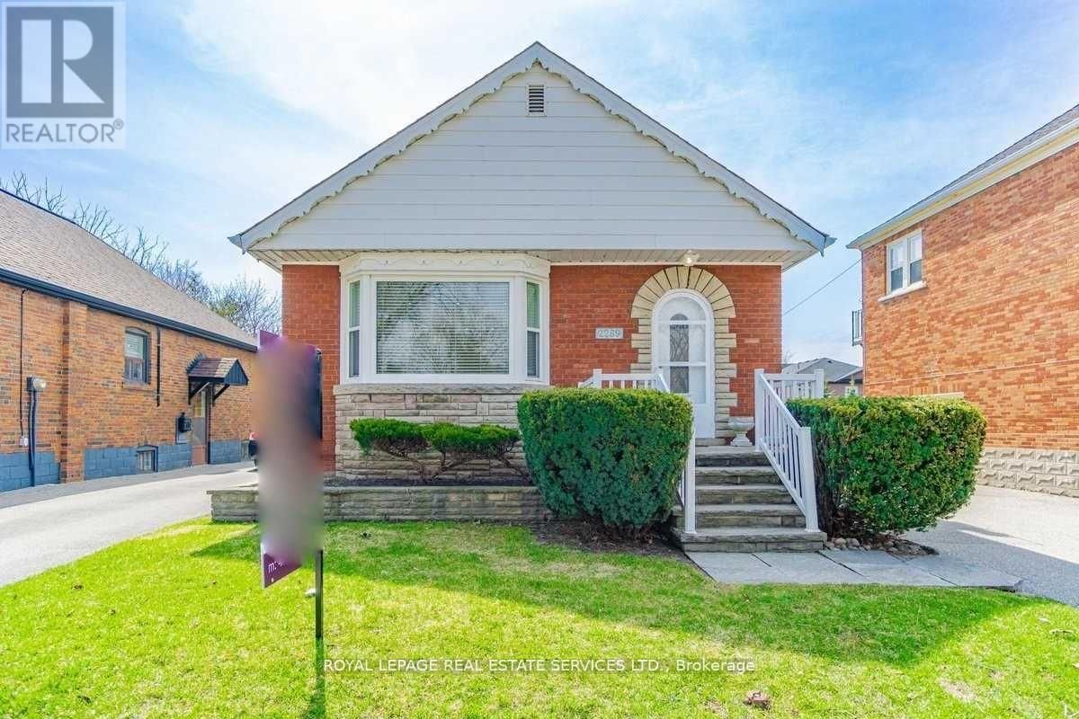2289 LAWRENCE AVENUE WEST Image 10