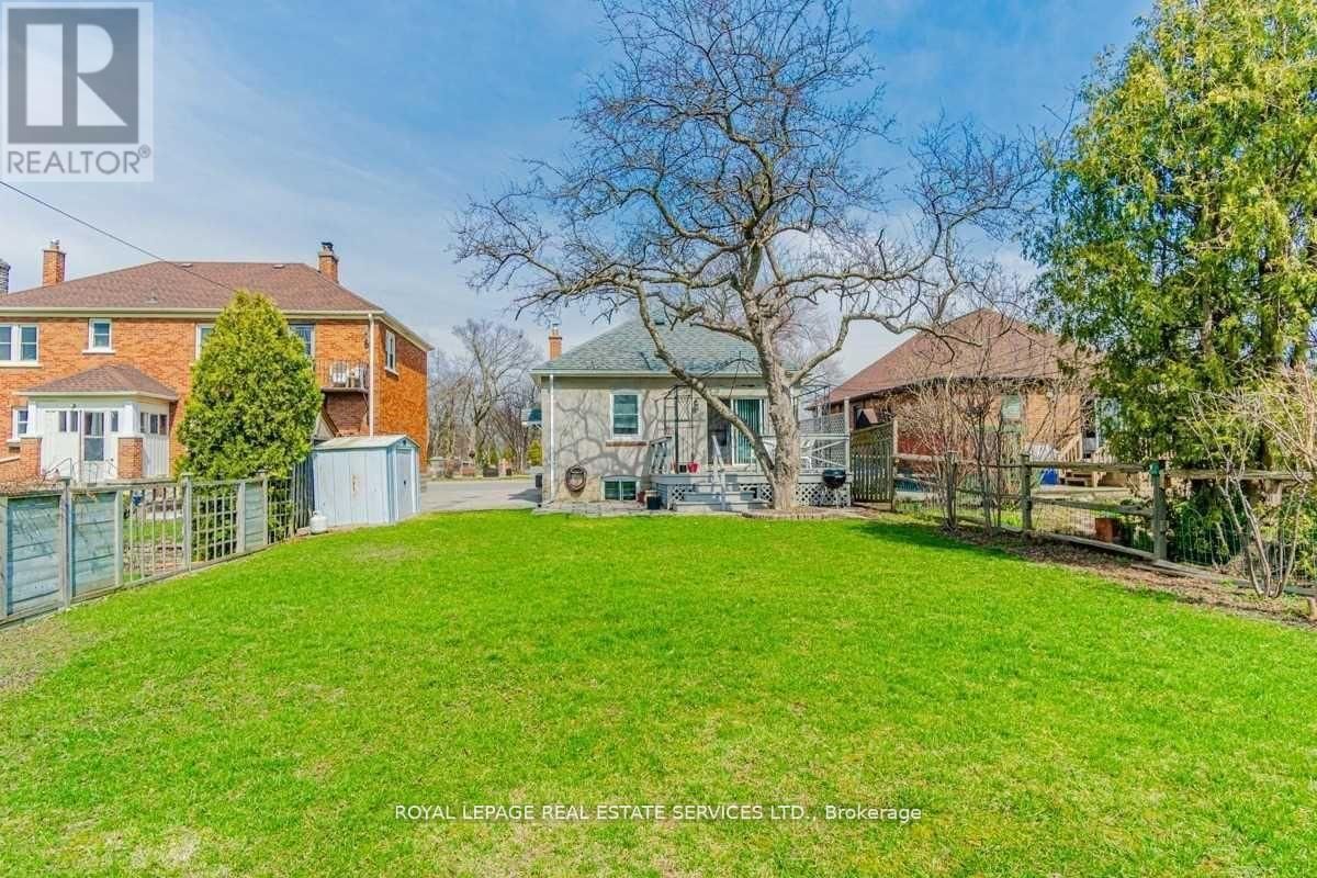 2289 LAWRENCE AVENUE WEST Image 12