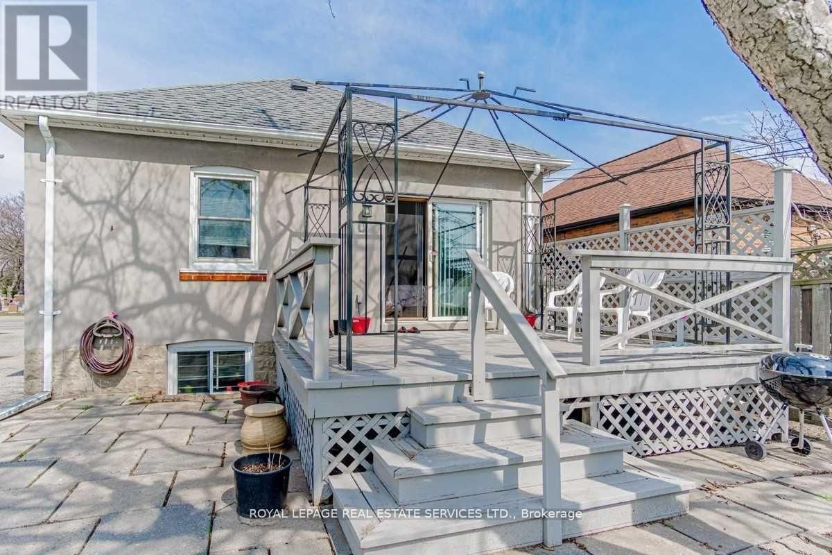 2289 LAWRENCE AVENUE WEST Image 13