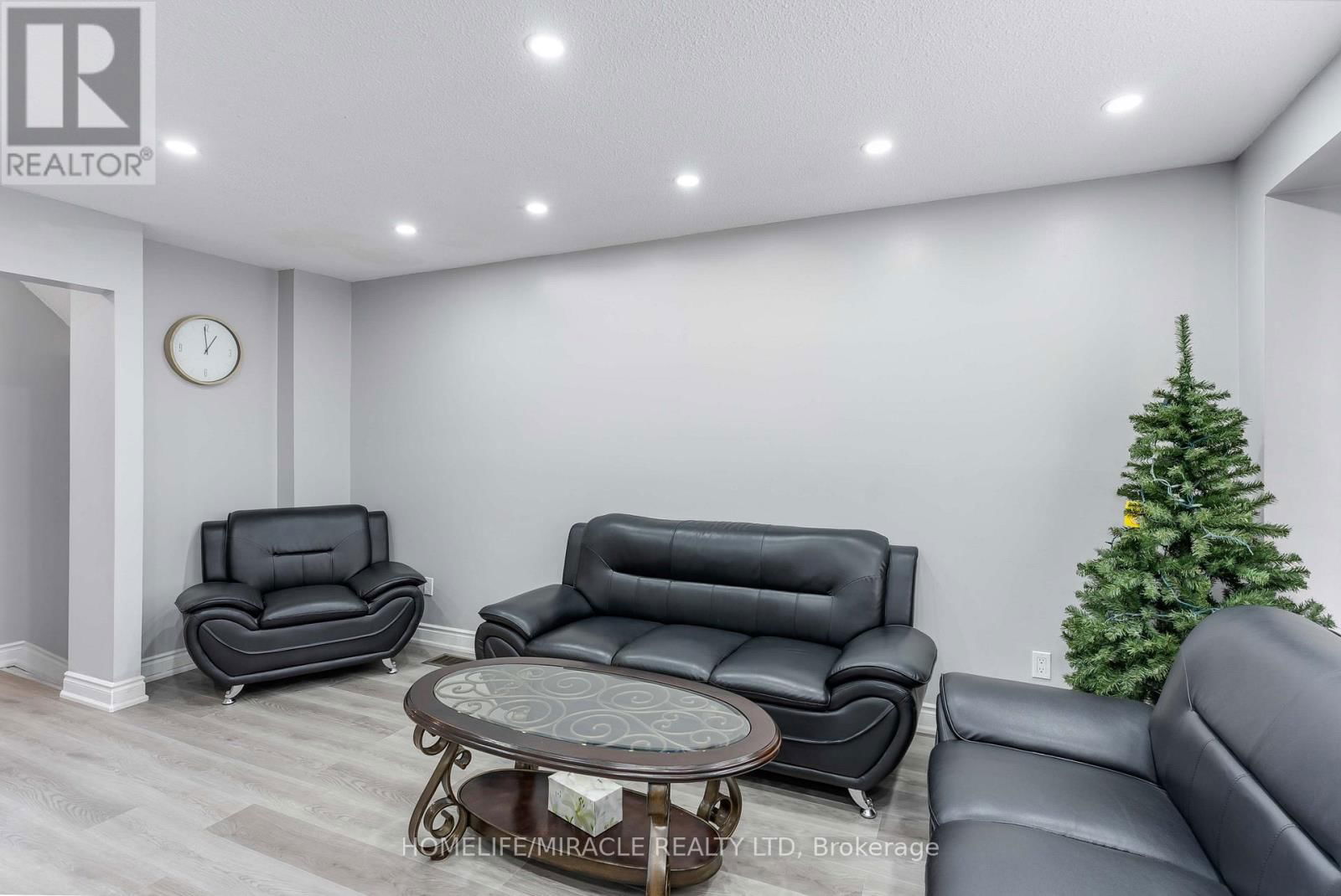 156 ENDERBY CRESCENT Image 17