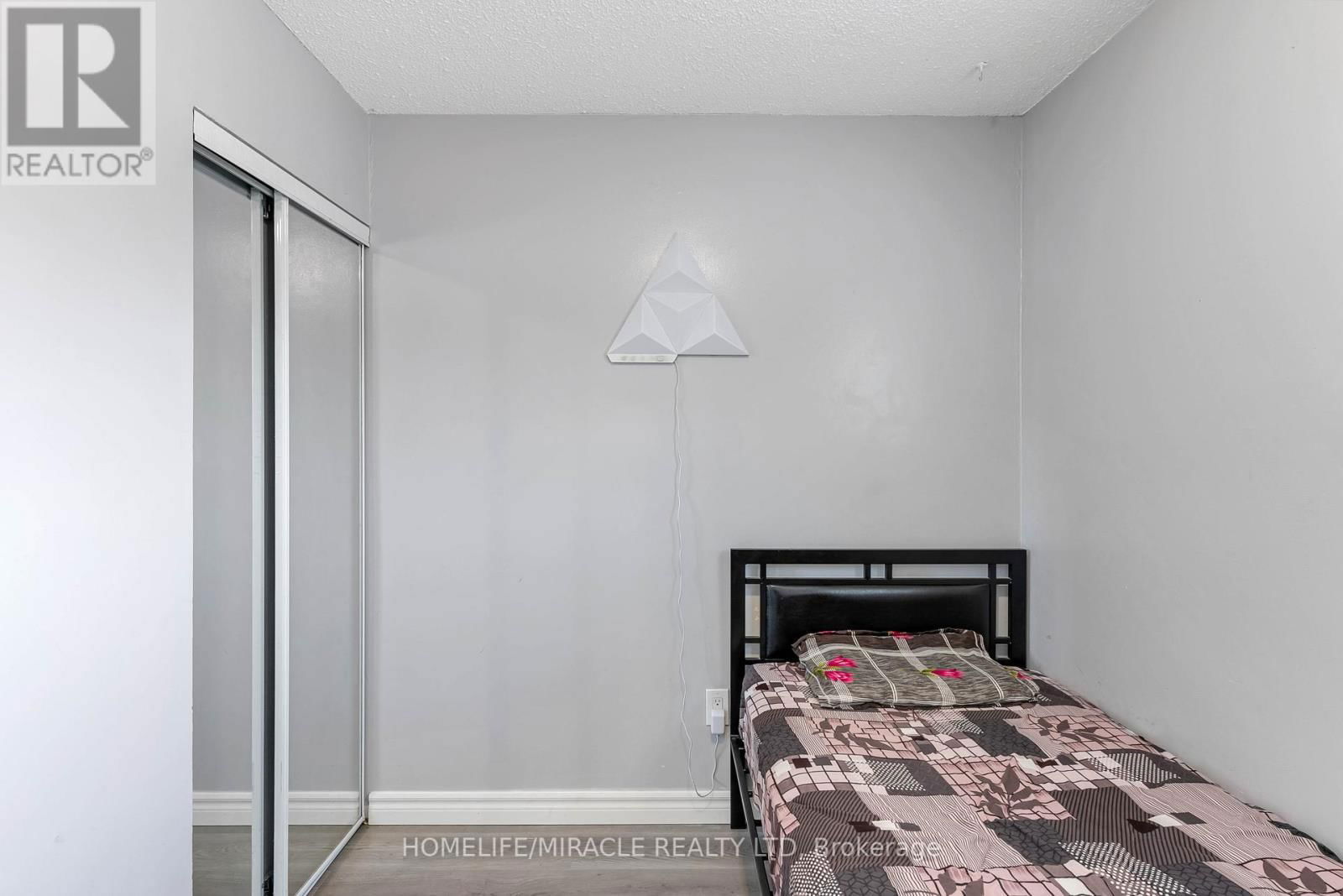 156 ENDERBY CRESCENT Image 25