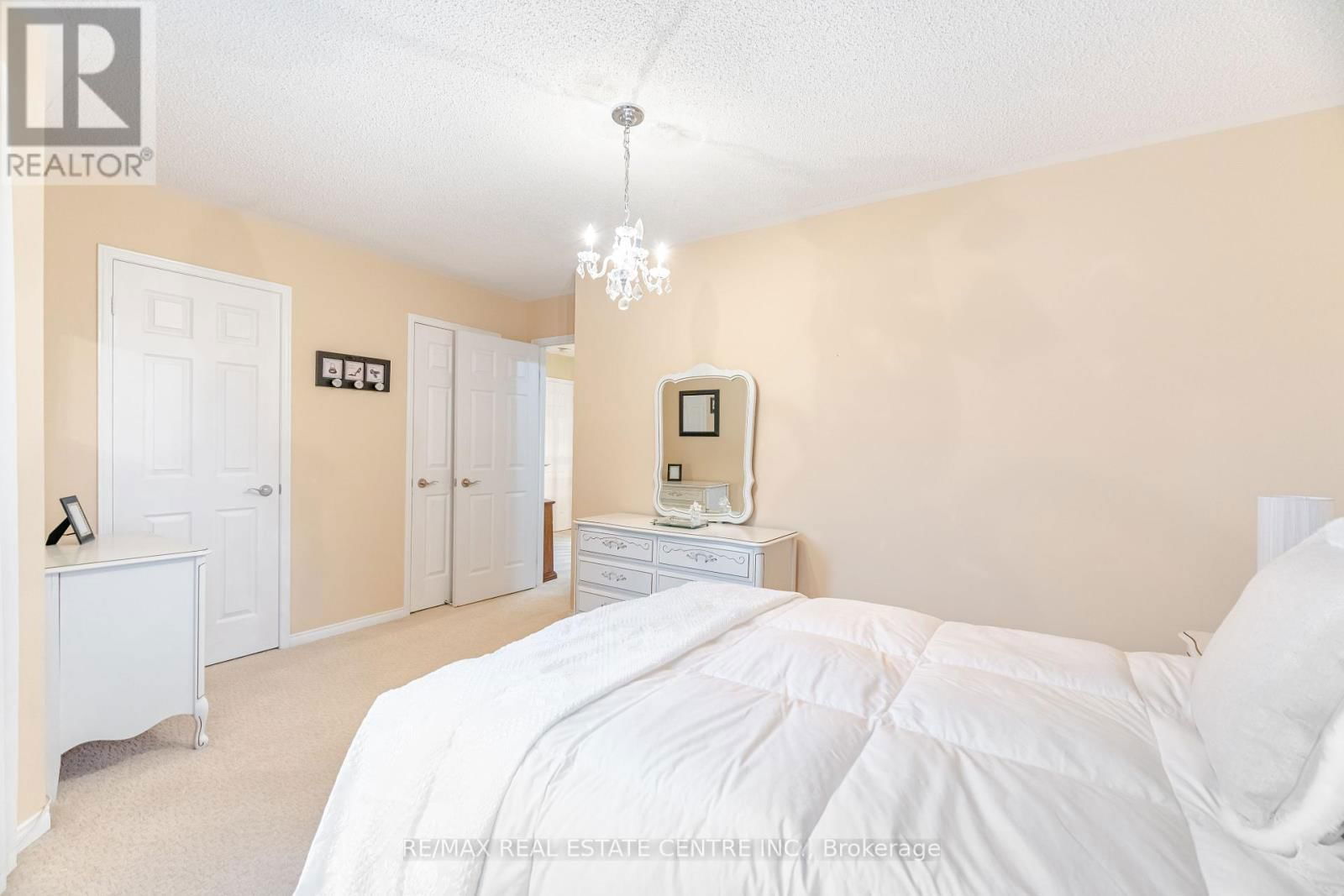 126 EAGLERIDGE DRIVE Image 37