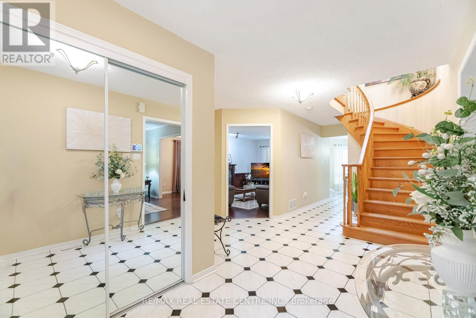 126 EAGLERIDGE DRIVE Image 6