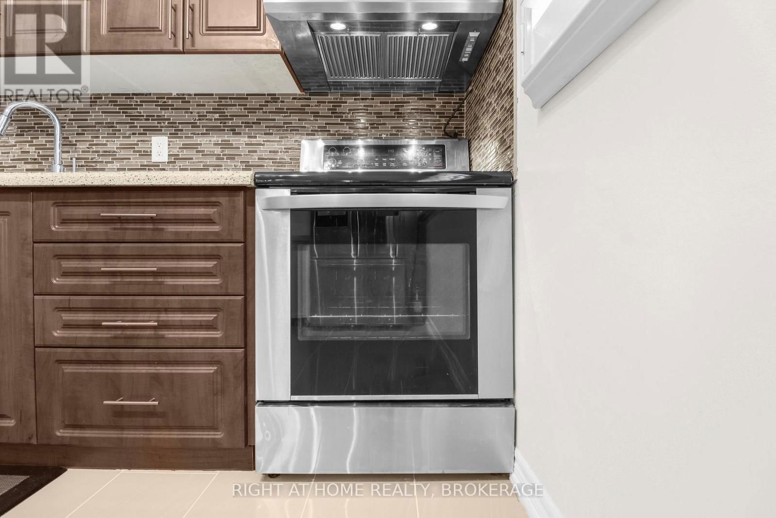 100 - 400 BLOOR STREET Image 10