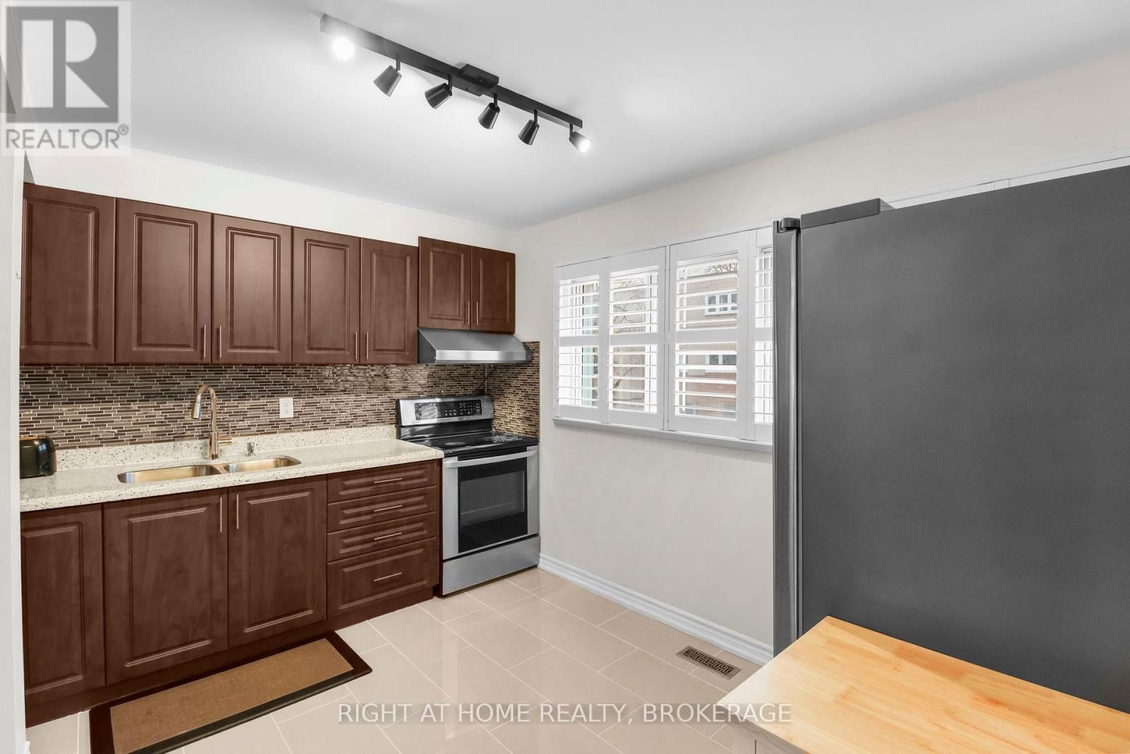 100 - 400 BLOOR STREET Image 11