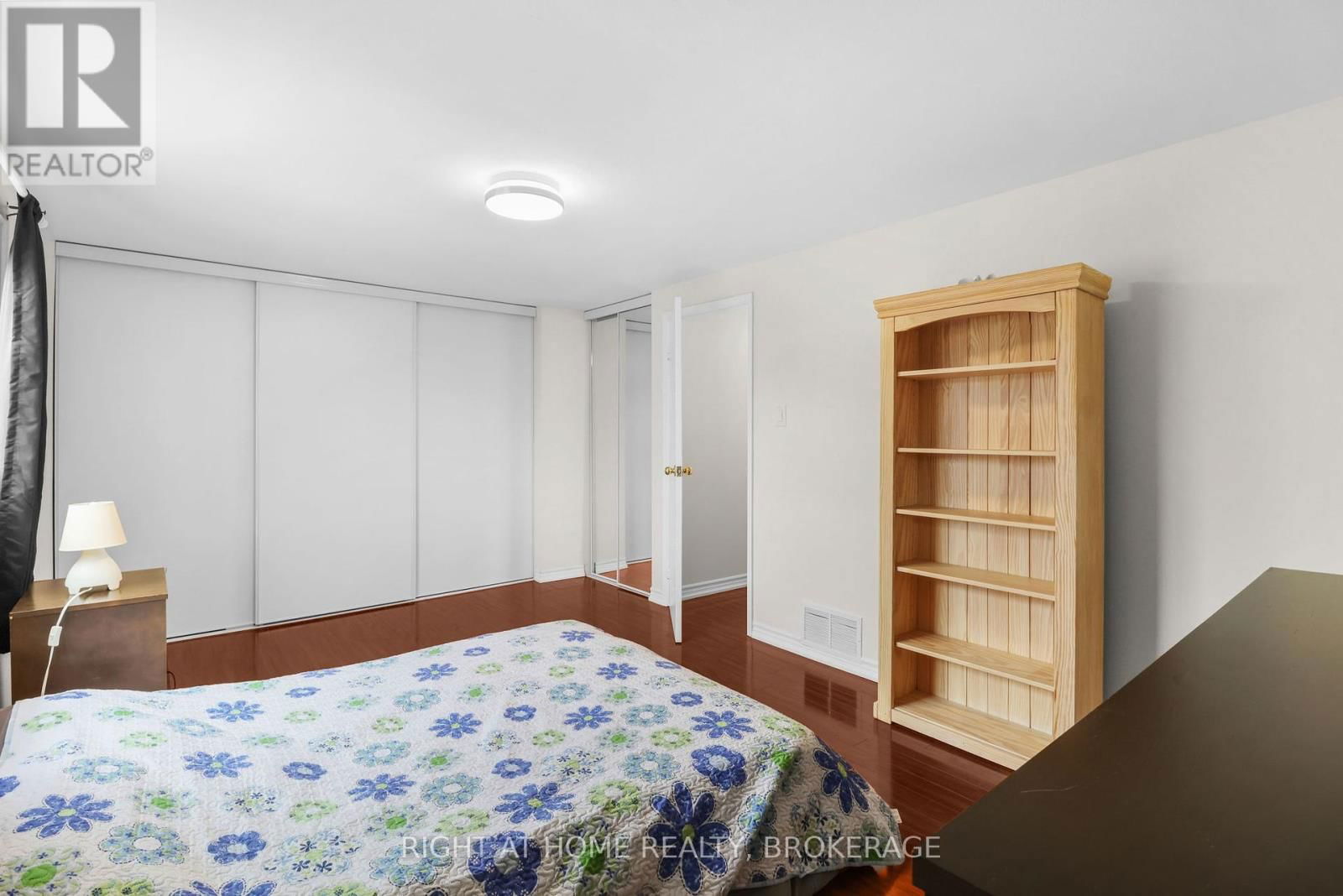 100 - 400 BLOOR STREET Image 20