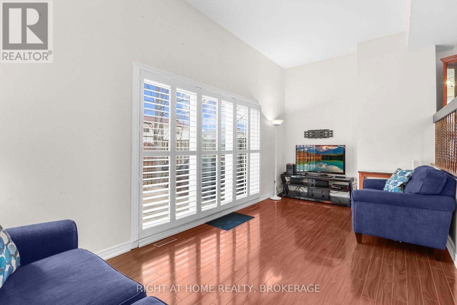 100 - 400 BLOOR STREET Image 4