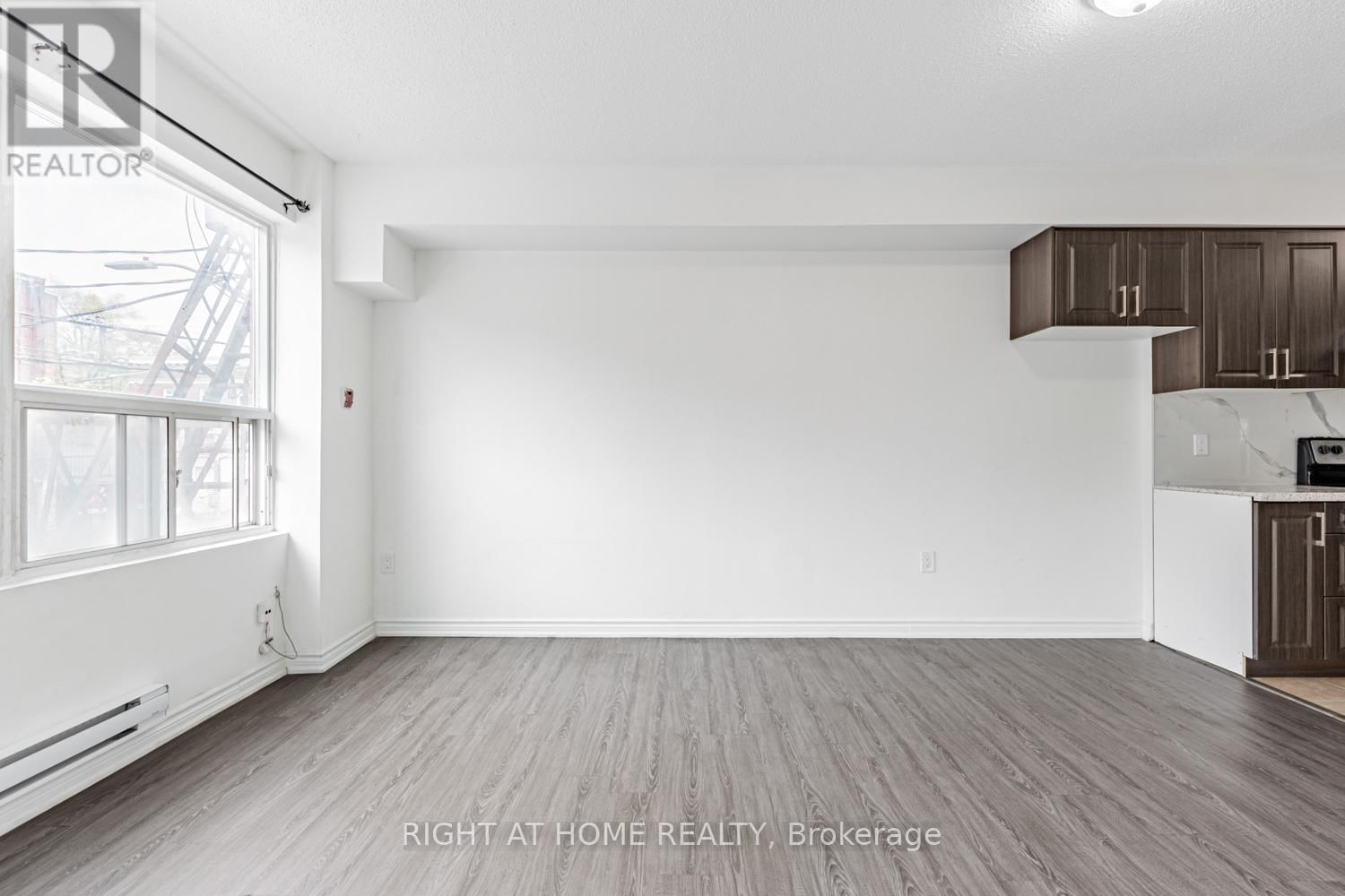 202 - 223 JAMESON AVENUE Image 3
