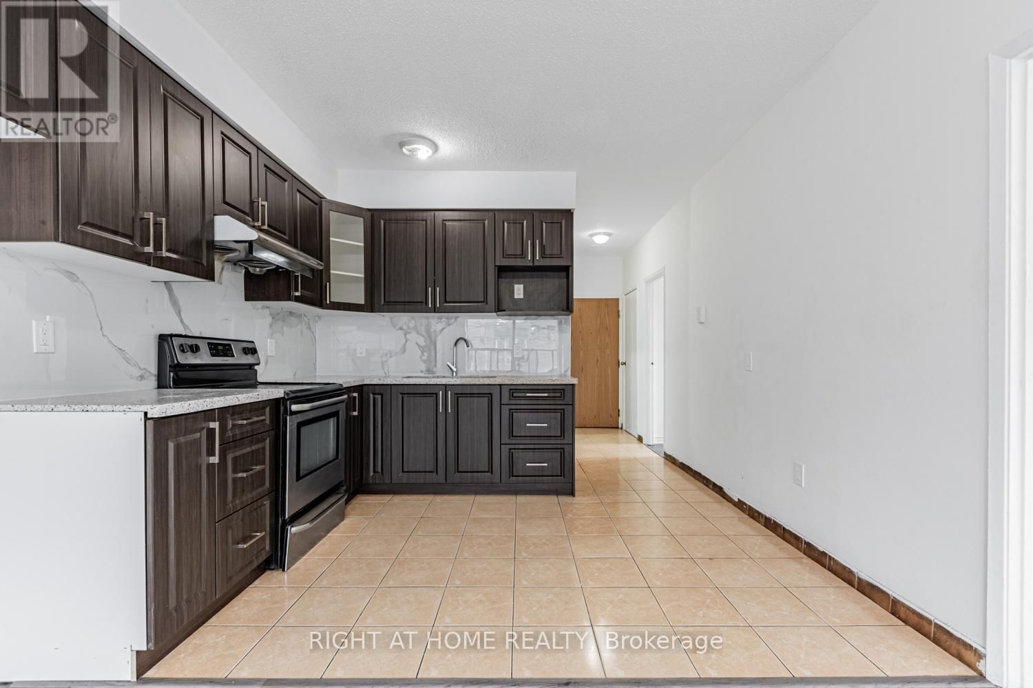 202 - 223 JAMESON AVENUE Image 6