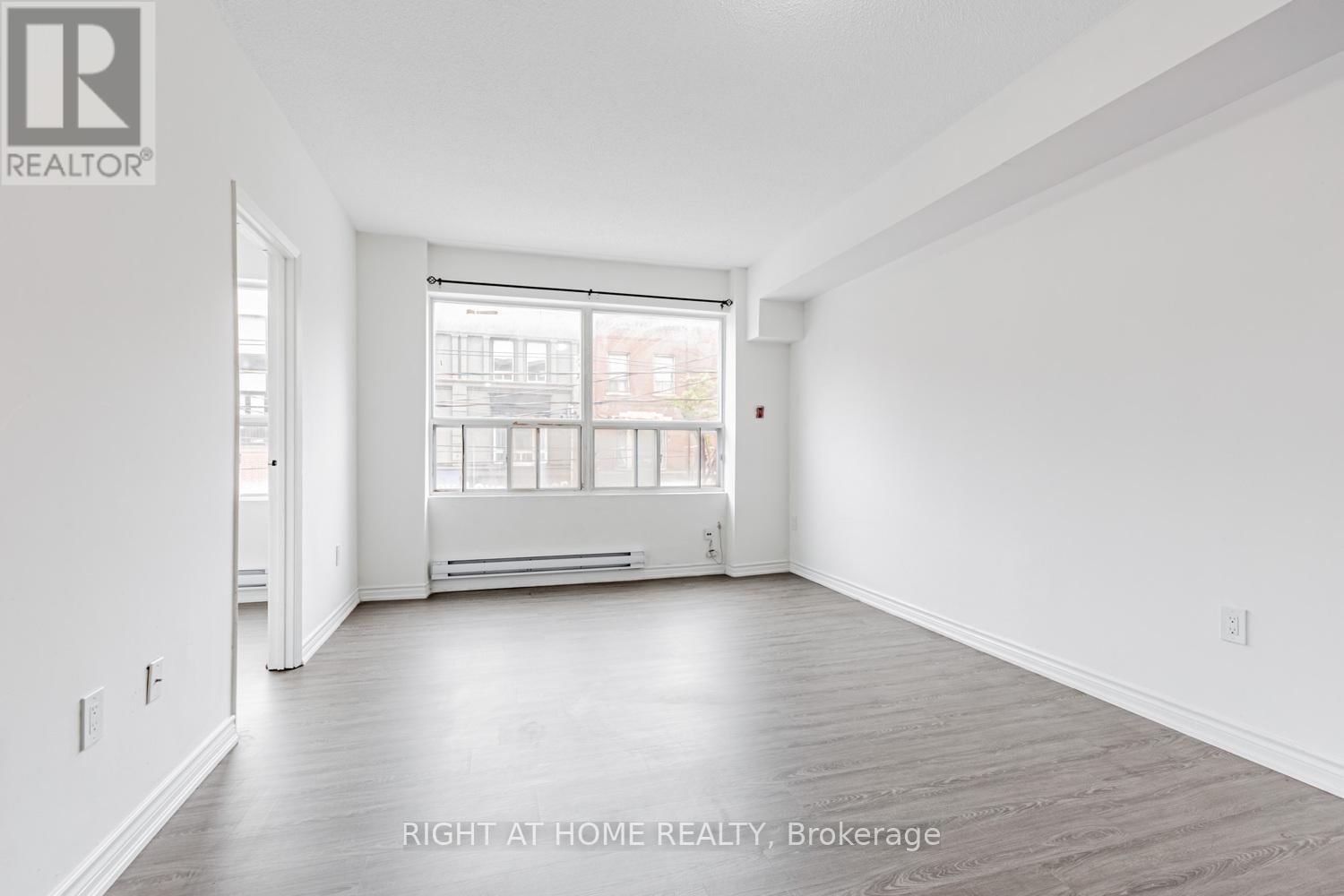 202 - 223 JAMESON AVENUE Image 8