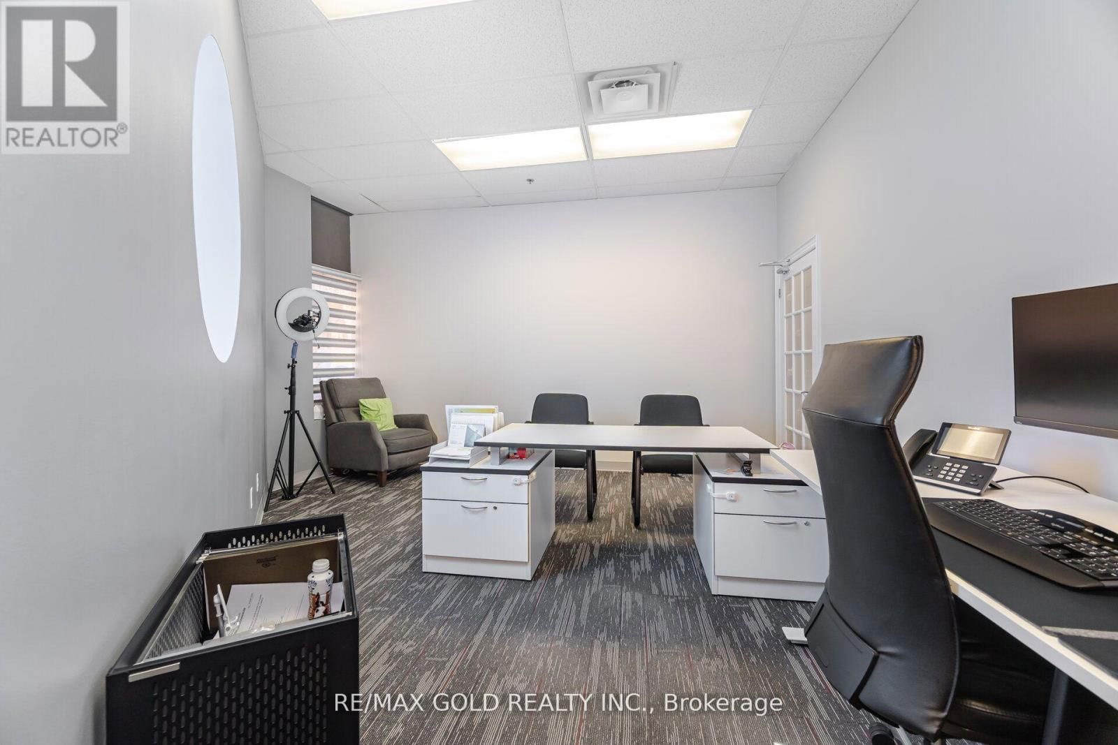 #26 - 2074 STEELES AVENUE Image 15