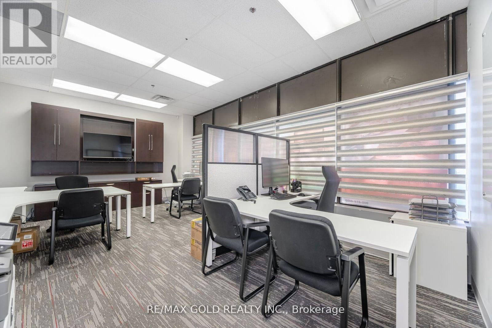 #26 - 2074 STEELES AVENUE Image 28