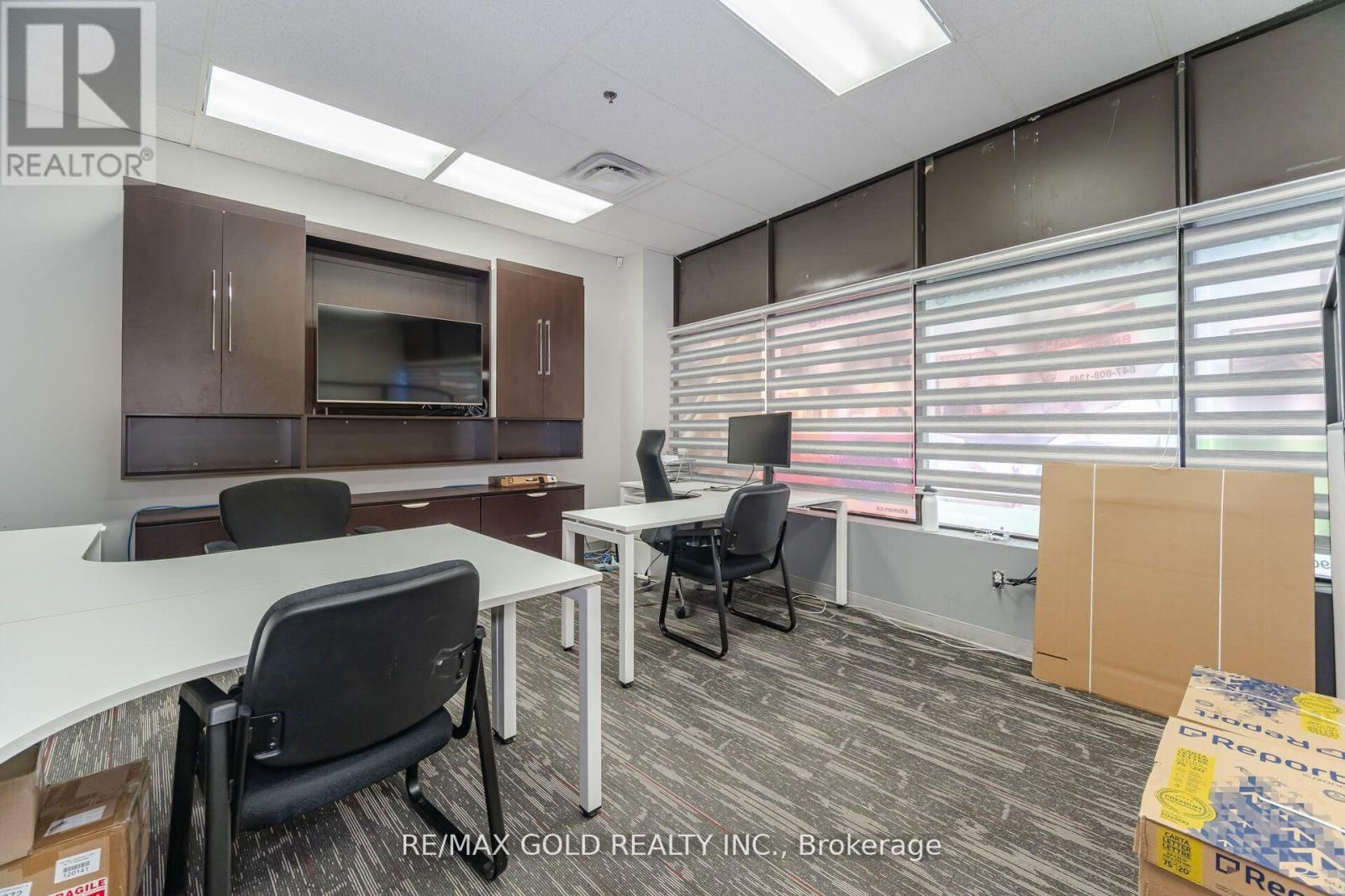 #26 - 2074 STEELES AVENUE Image 31
