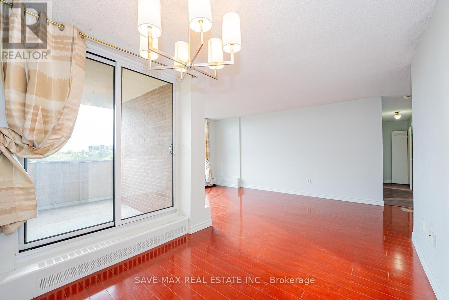 610 - 335 DRIFTWOOD AVENUE Image 11