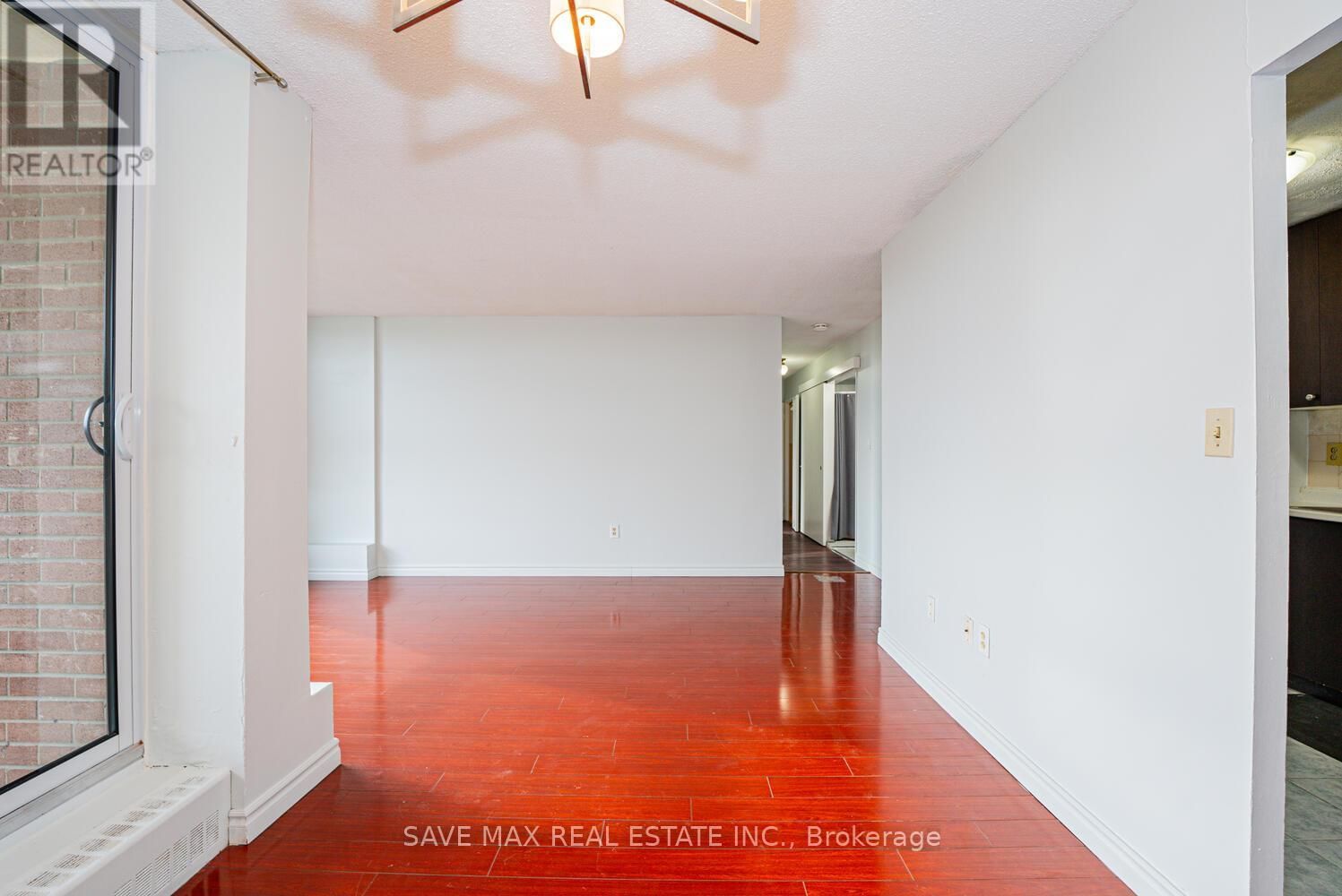 610 - 335 DRIFTWOOD AVENUE Image 12