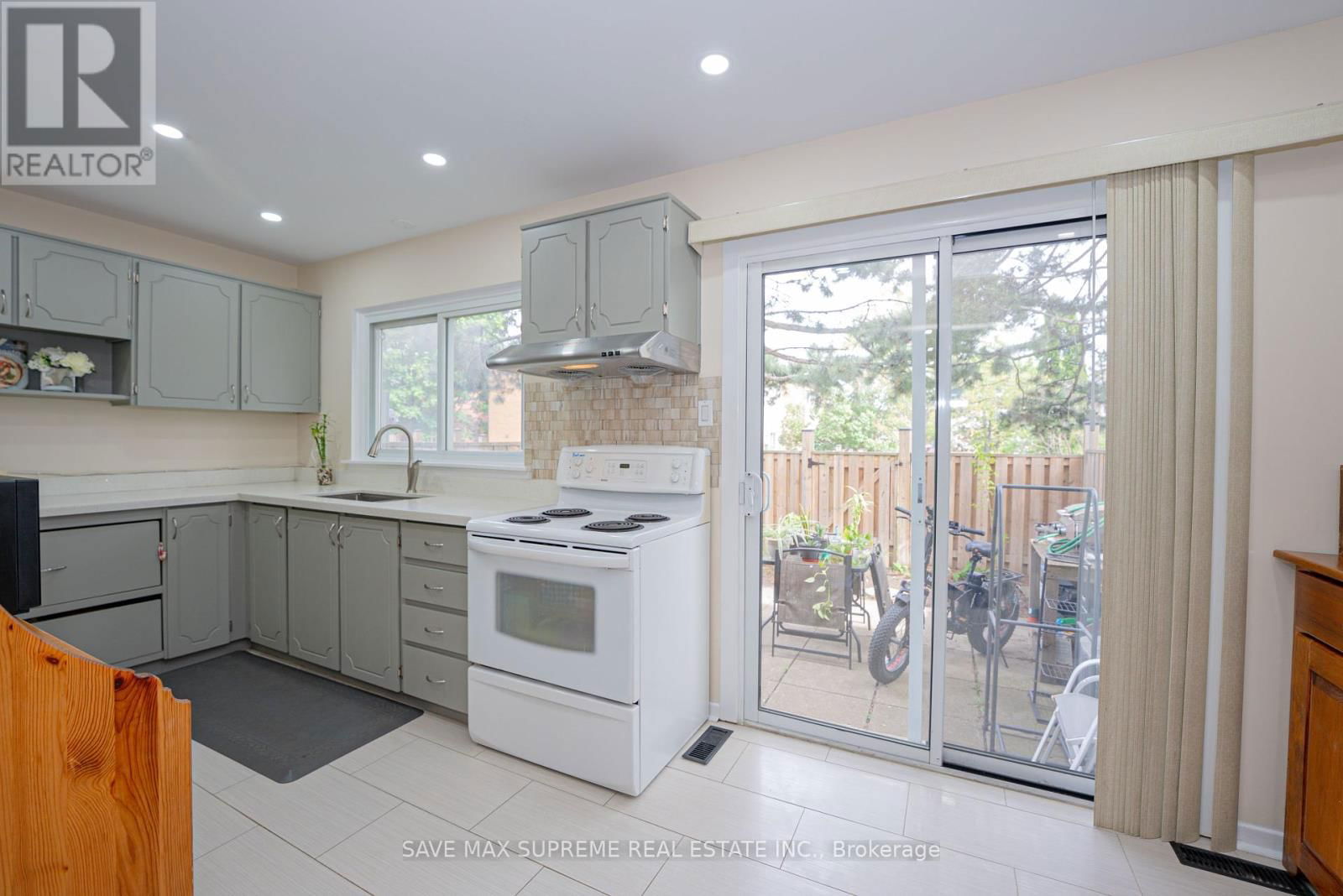 68 - 1020 CENTRAL PARK DRIVE Image 13