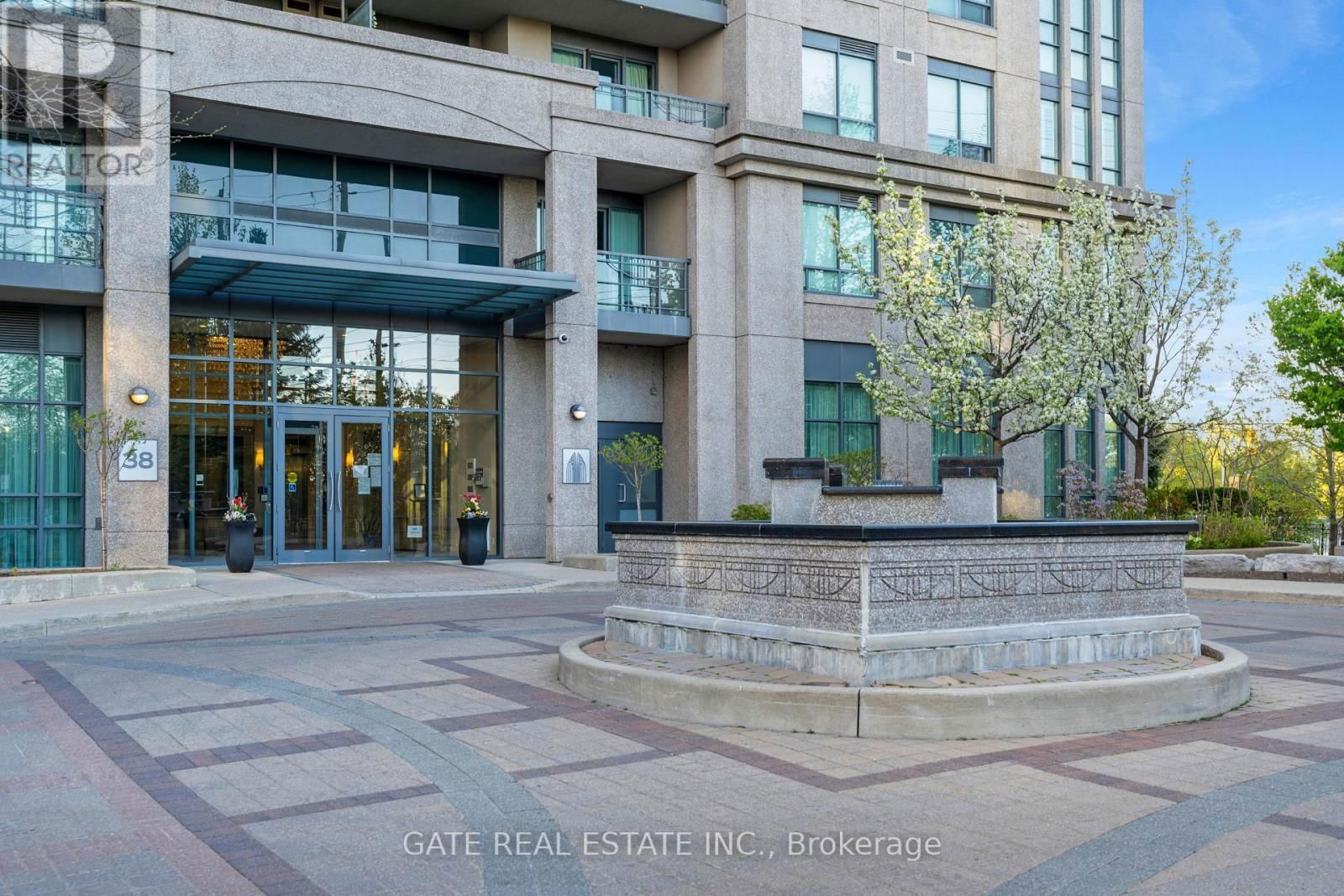 1605 - 38 FONTENAY COURT Image 2