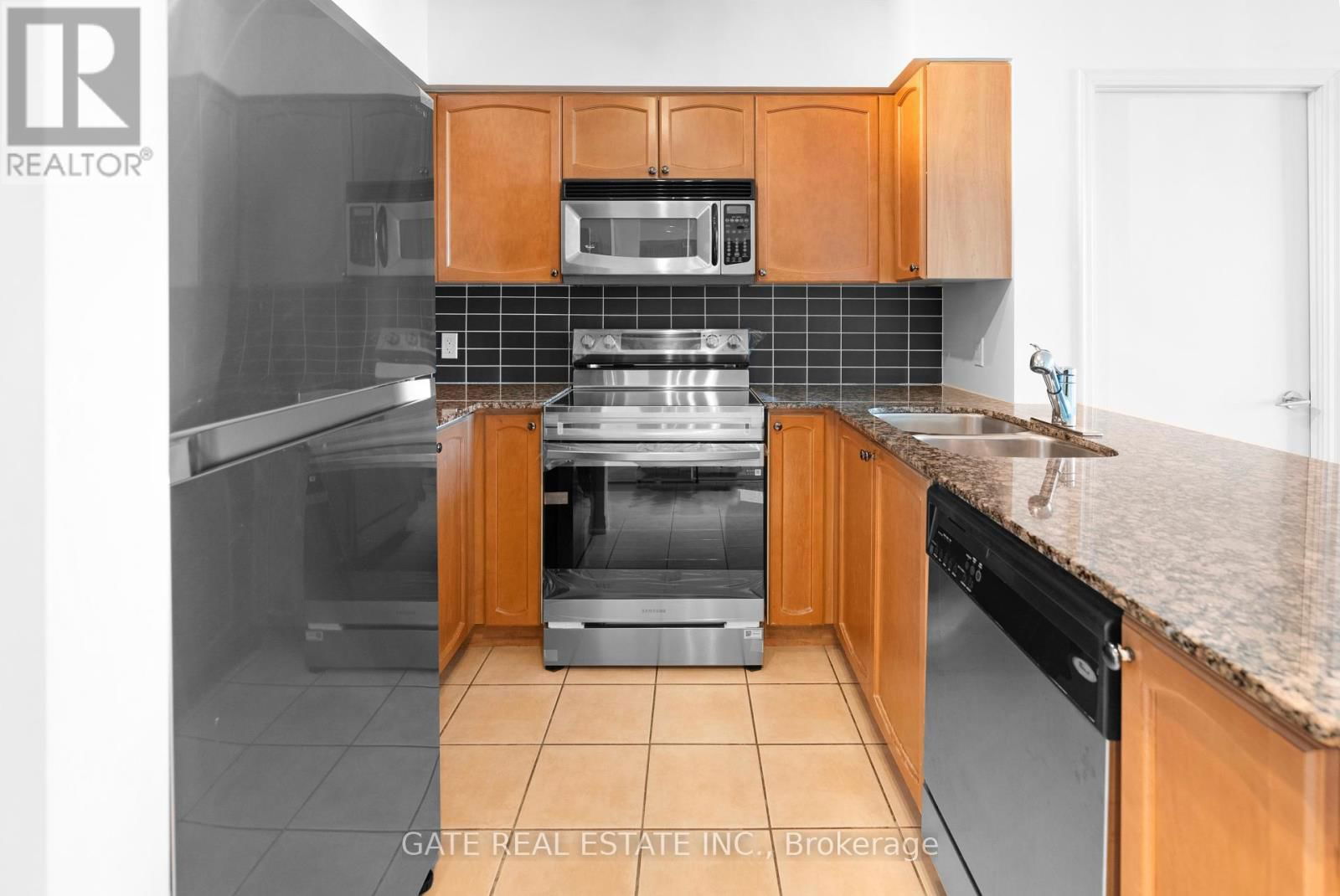 1605 - 38 FONTENAY COURT Image 7