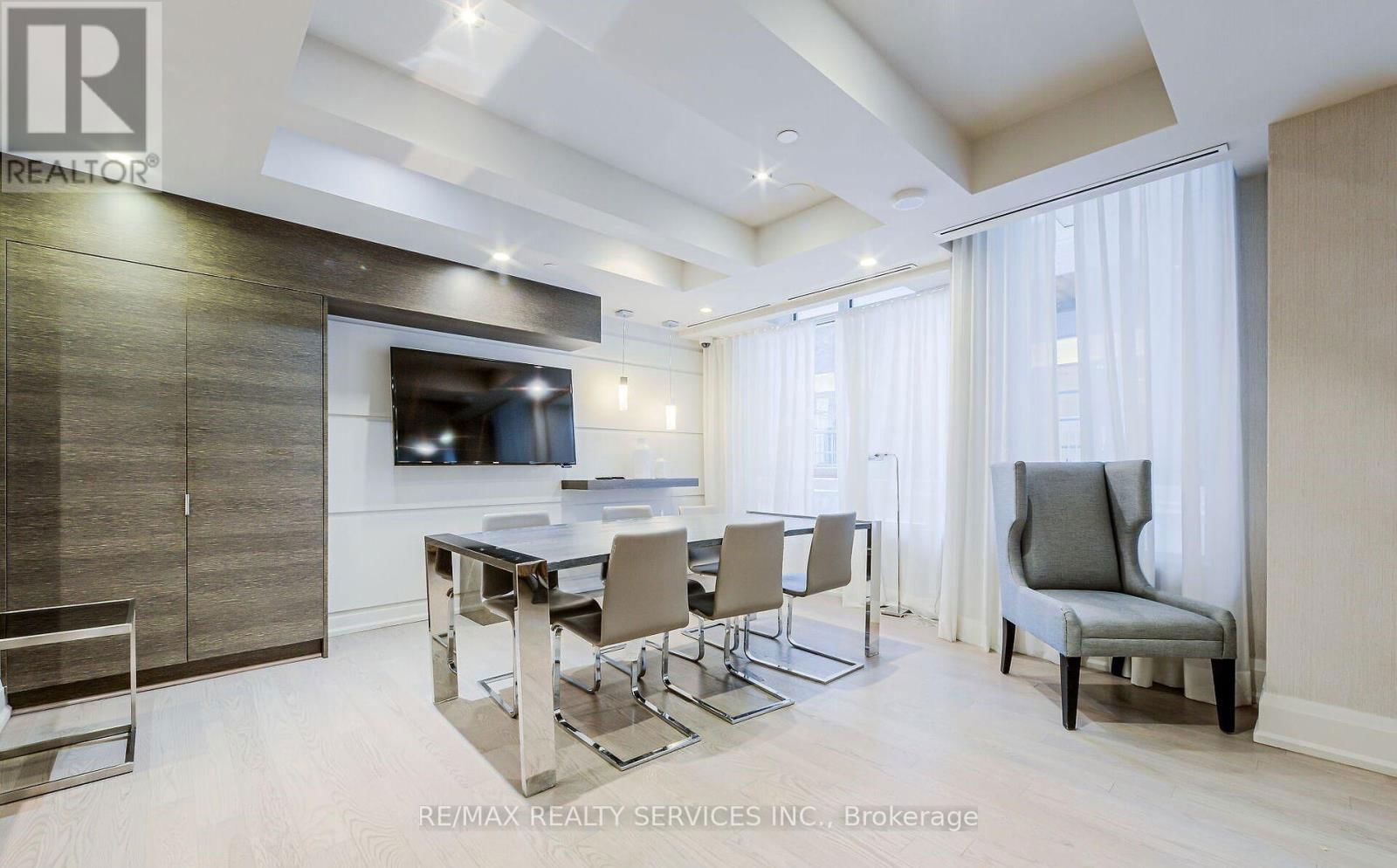 616 - 60 ANNIE CRAIG DRIVE Image 3