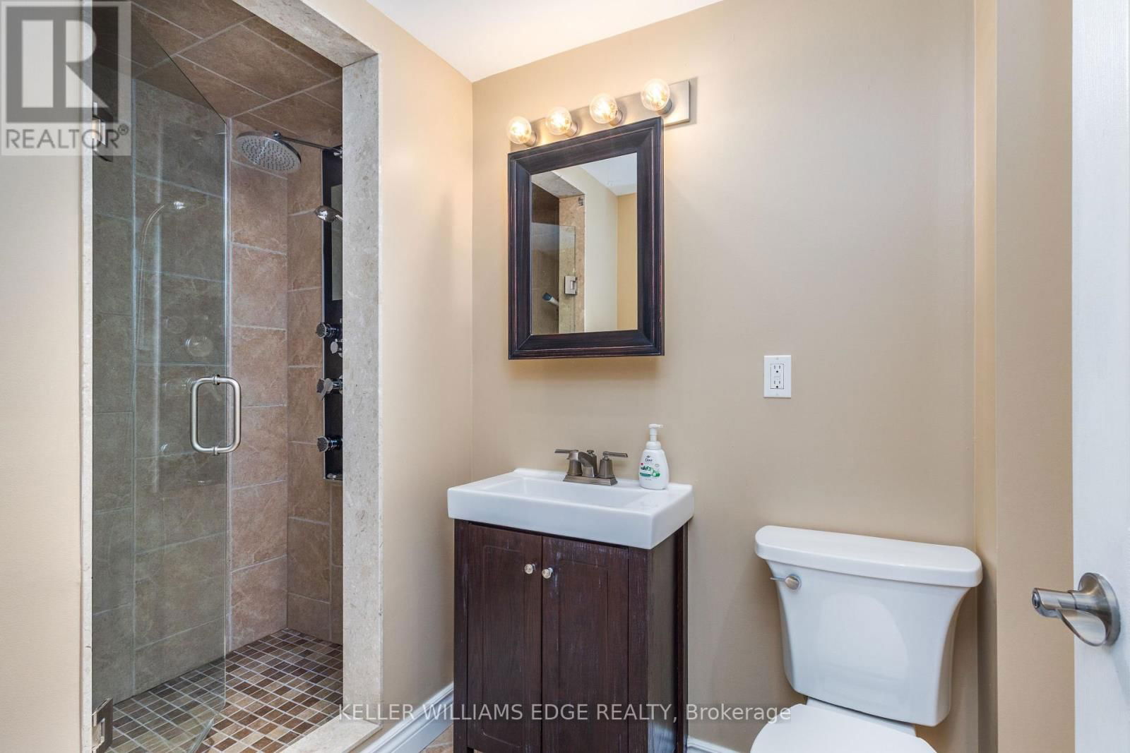 156 HAMMERSMITH COURT Image 30