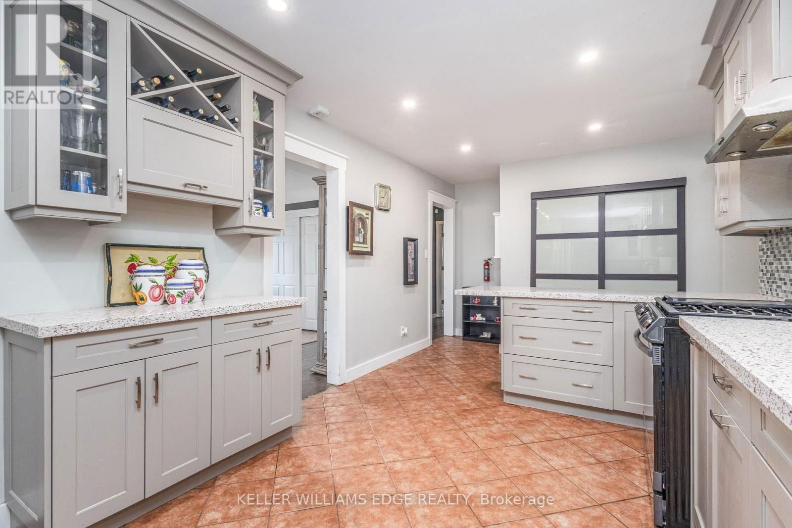 156 HAMMERSMITH COURT Image 7