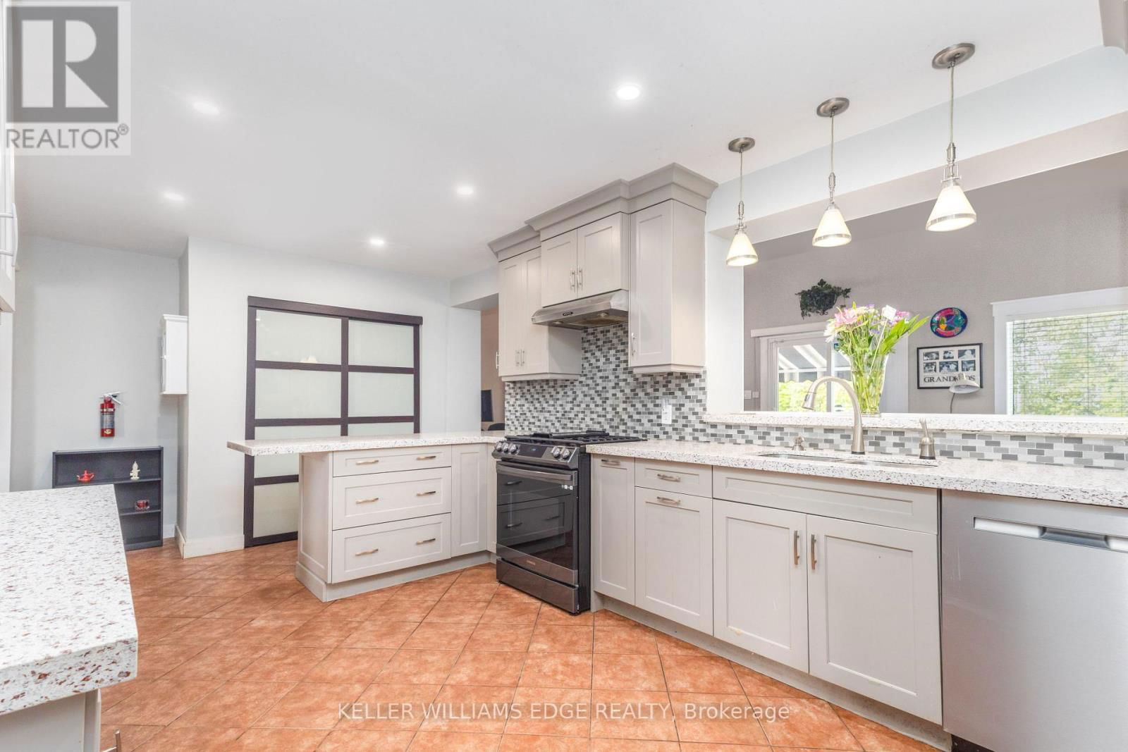 156 HAMMERSMITH COURT Image 8