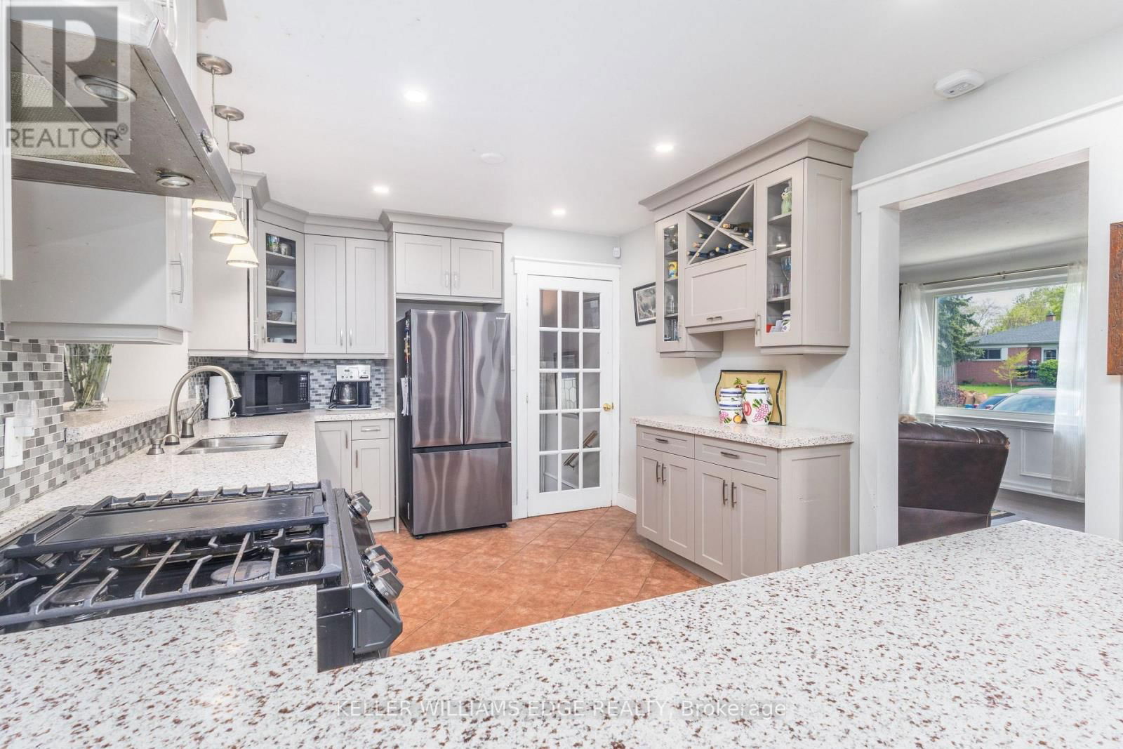 156 HAMMERSMITH COURT Image 9