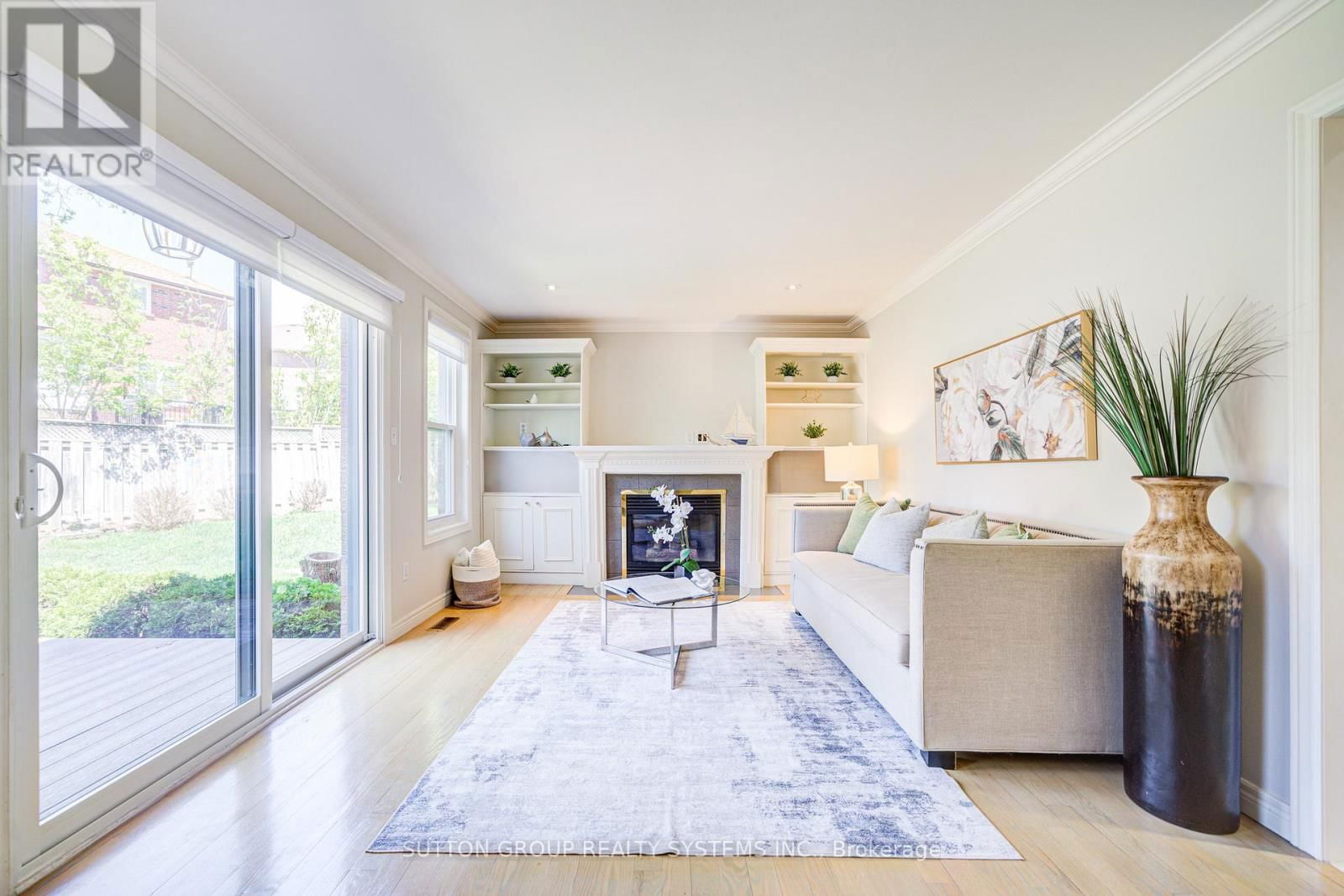 2979 SYCAMORE STREET Image 11