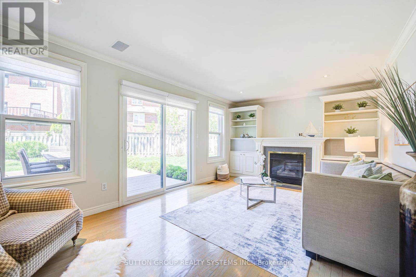 2979 SYCAMORE STREET Image 12