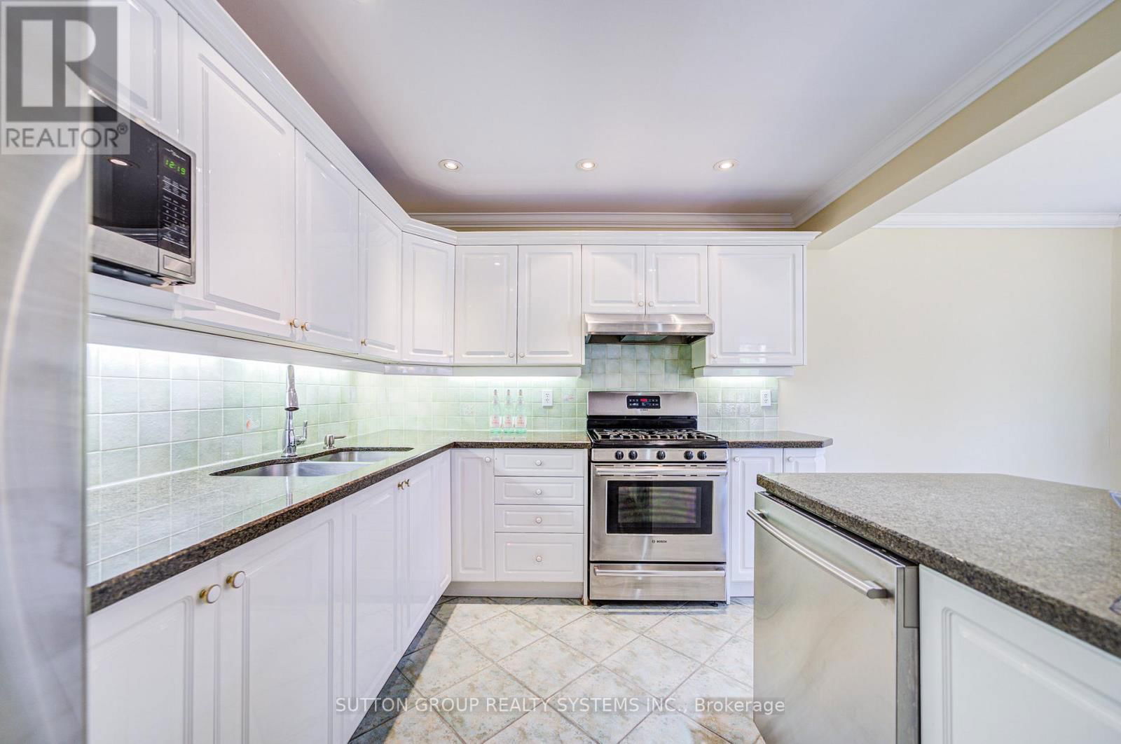 2979 SYCAMORE STREET Image 16