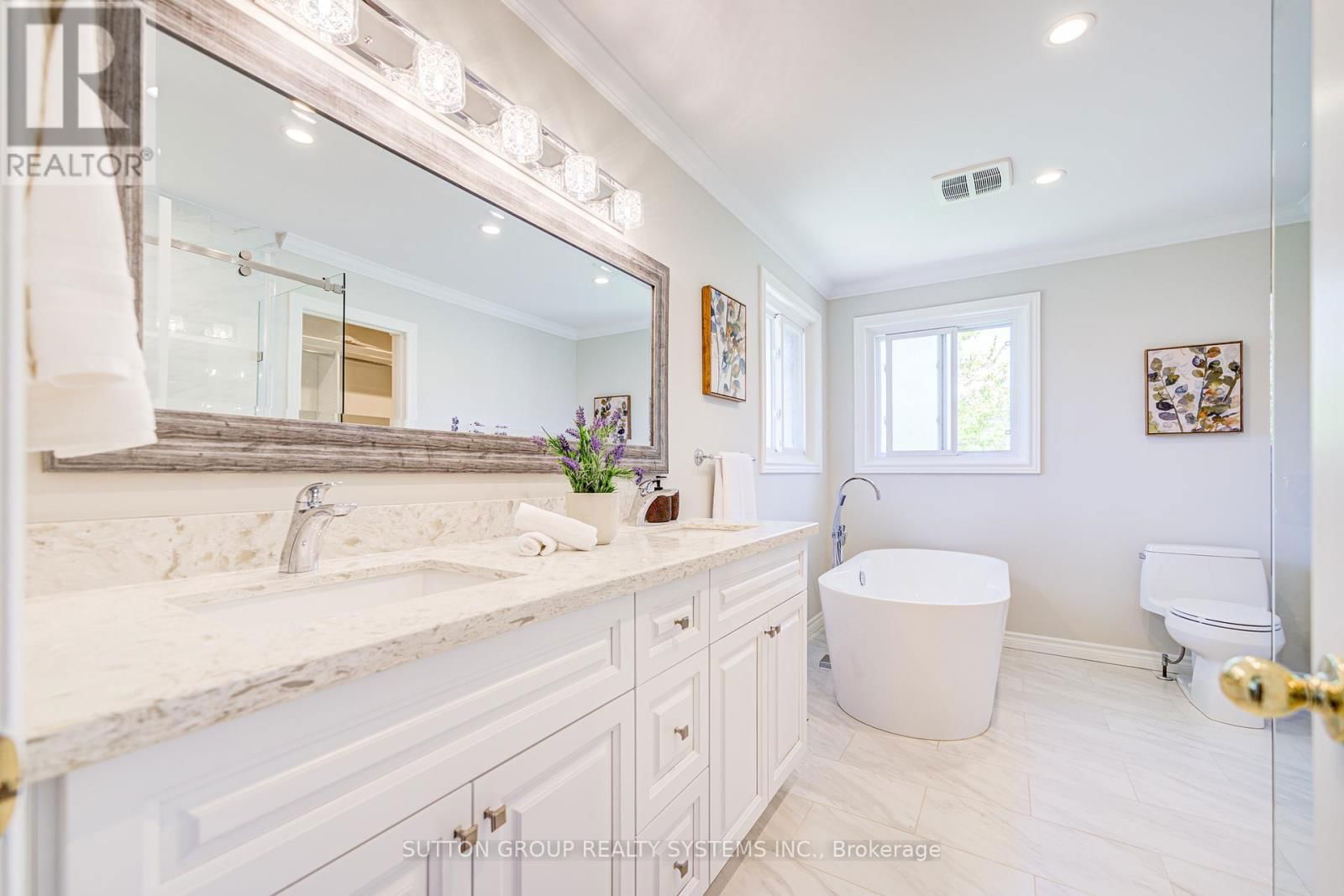 2979 SYCAMORE STREET Image 24