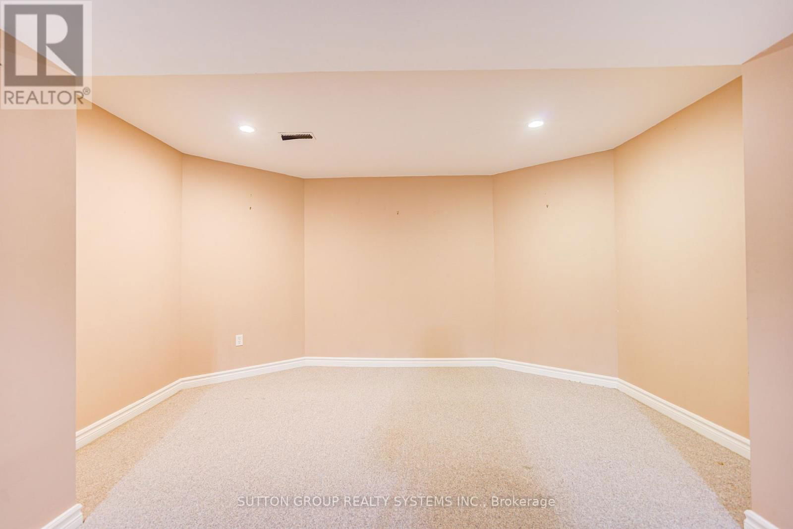 2979 SYCAMORE STREET Image 35
