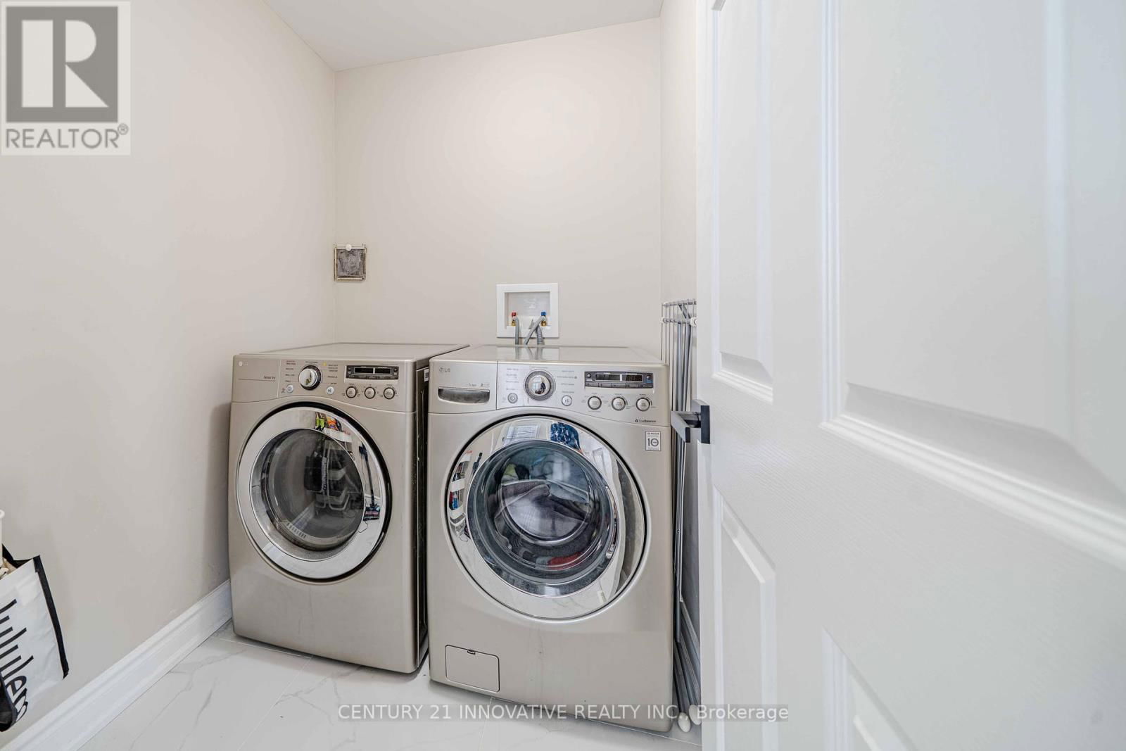 960 DICE WAY Image 40
