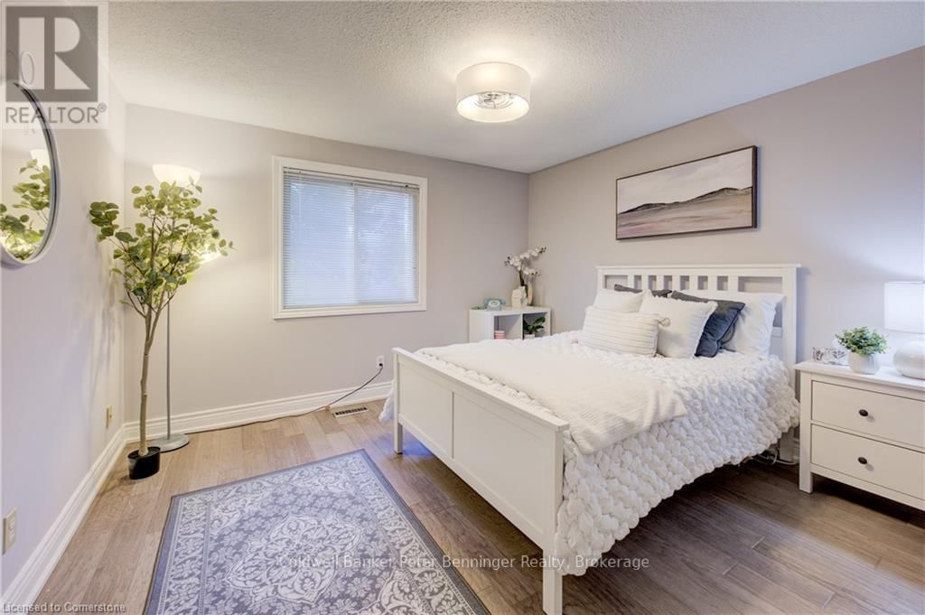 3210 ANDERSON CRESCENT Image 23