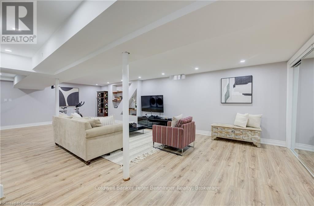 3210 ANDERSON CRESCENT Image 30