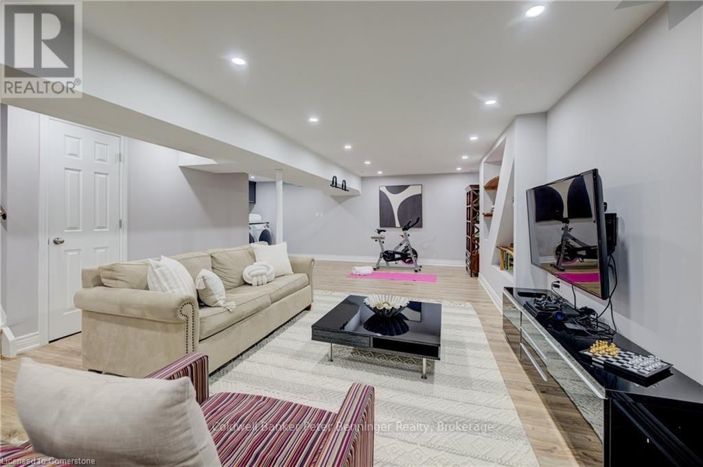 3210 ANDERSON CRESCENT Image 31