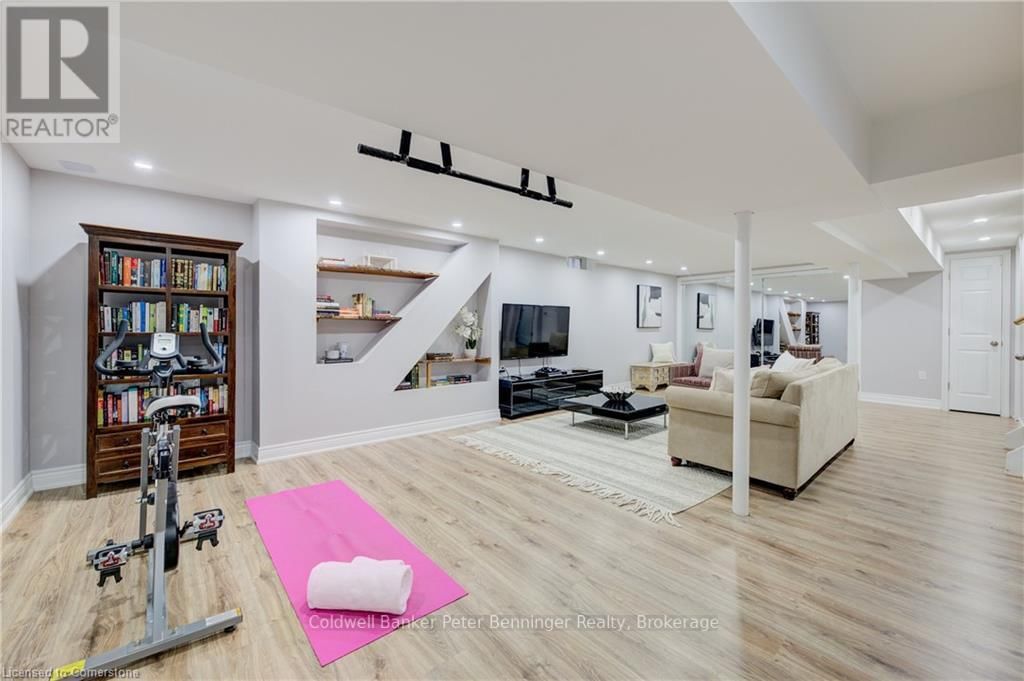 3210 ANDERSON CRESCENT Image 33